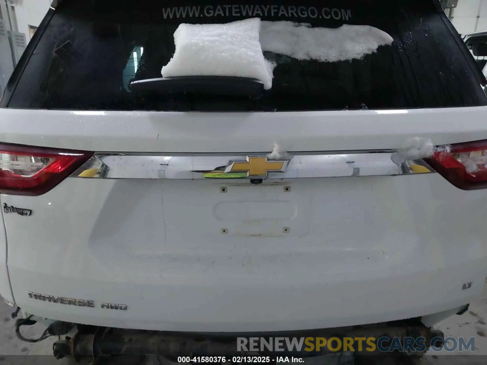 17 Photograph of a damaged car 1GNEVGKWXLJ307361 CHEVROLET TRAVERSE 2020