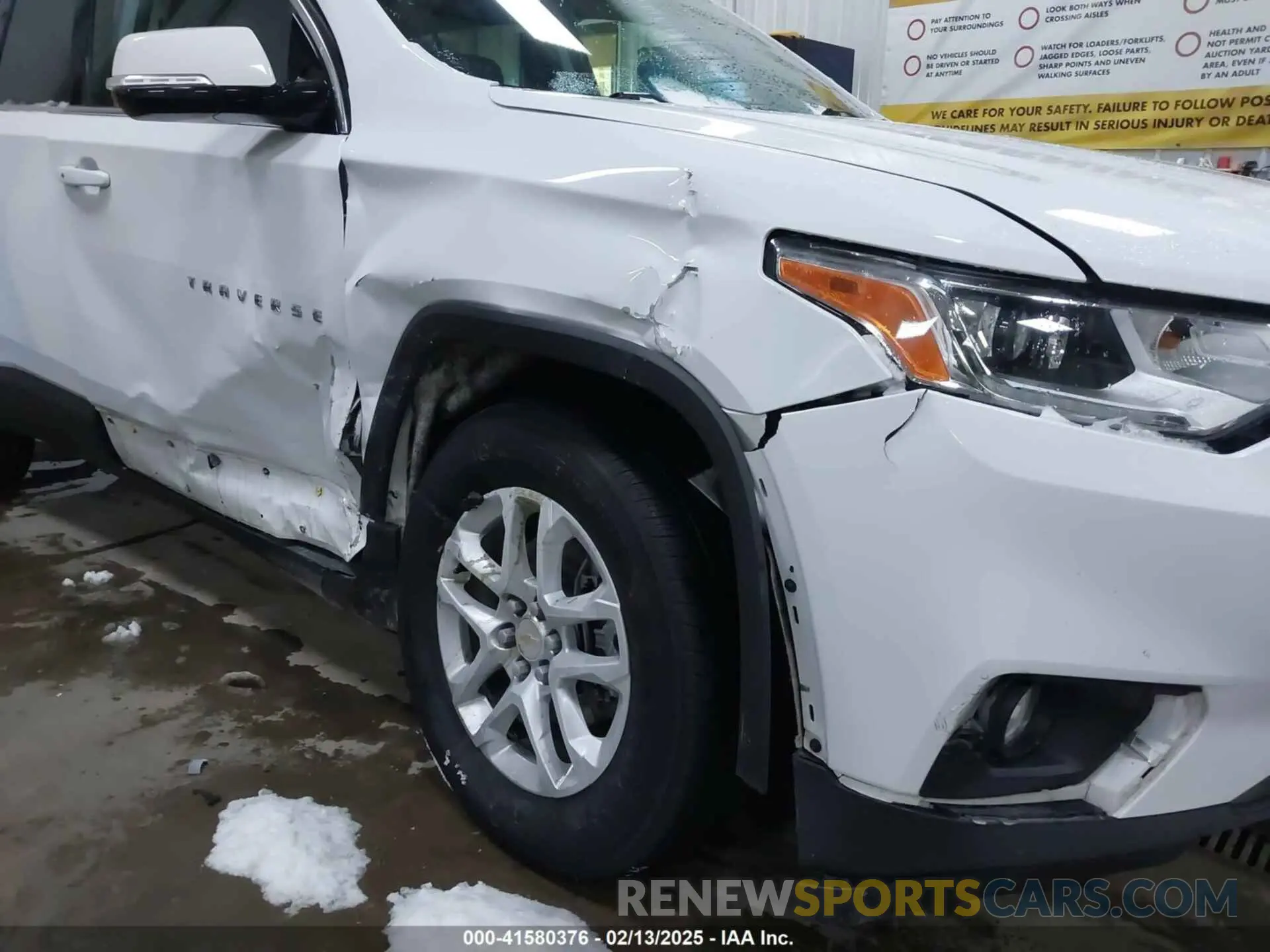 6 Photograph of a damaged car 1GNEVGKWXLJ307361 CHEVROLET TRAVERSE 2020