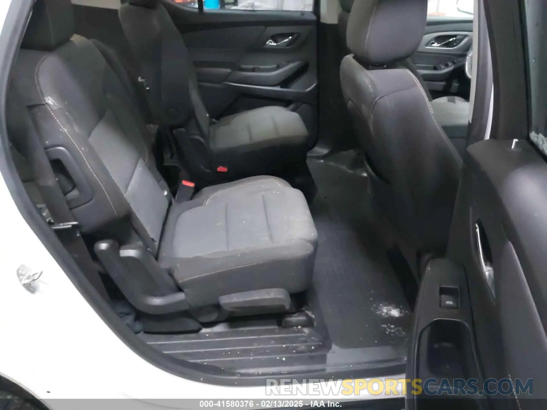 8 Photograph of a damaged car 1GNEVGKWXLJ307361 CHEVROLET TRAVERSE 2020