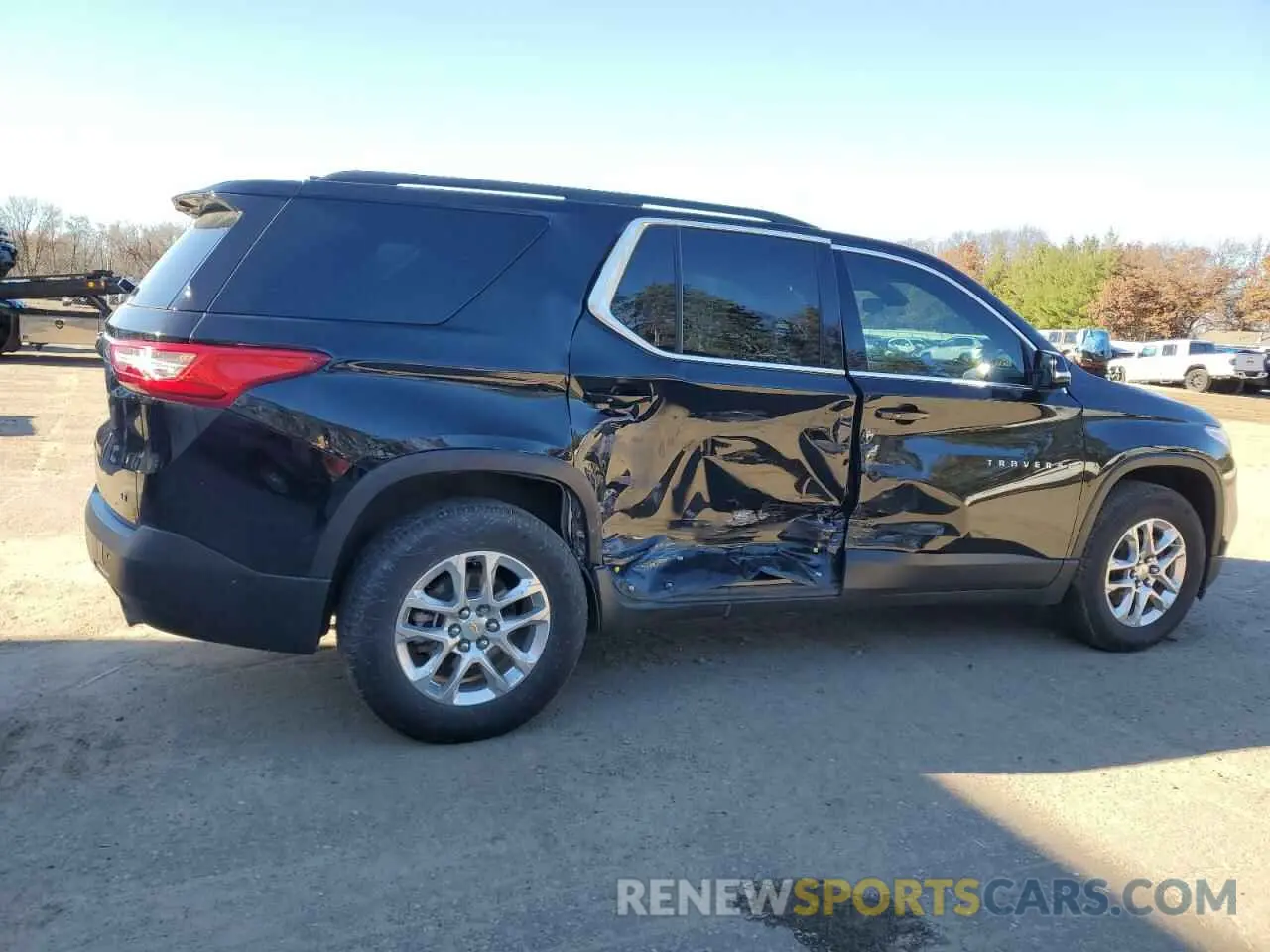 3 Photograph of a damaged car 1GNEVGKWXLJ313838 CHEVROLET TRAVERSE 2020