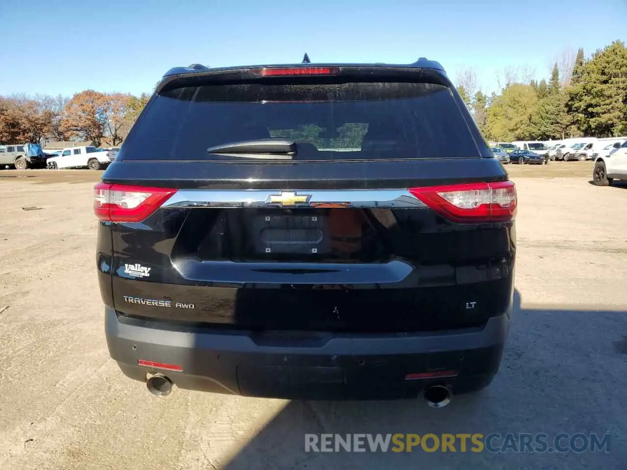 6 Photograph of a damaged car 1GNEVGKWXLJ313838 CHEVROLET TRAVERSE 2020