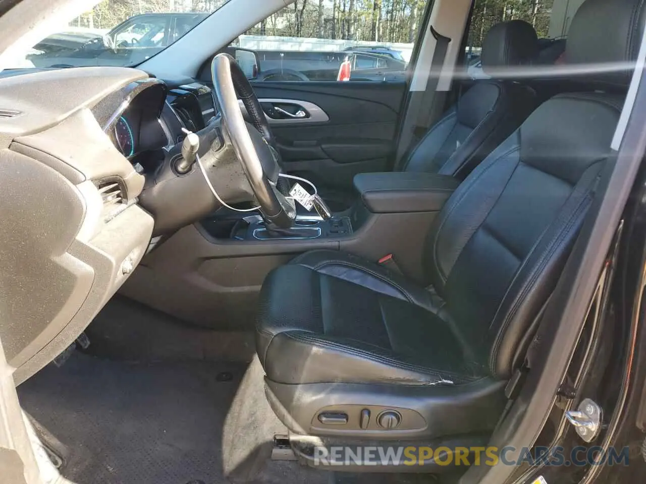 7 Photograph of a damaged car 1GNEVGKWXLJ313838 CHEVROLET TRAVERSE 2020