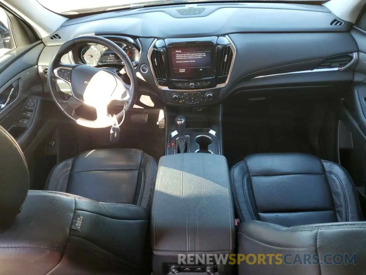 8 Photograph of a damaged car 1GNEVGKWXLJ313838 CHEVROLET TRAVERSE 2020