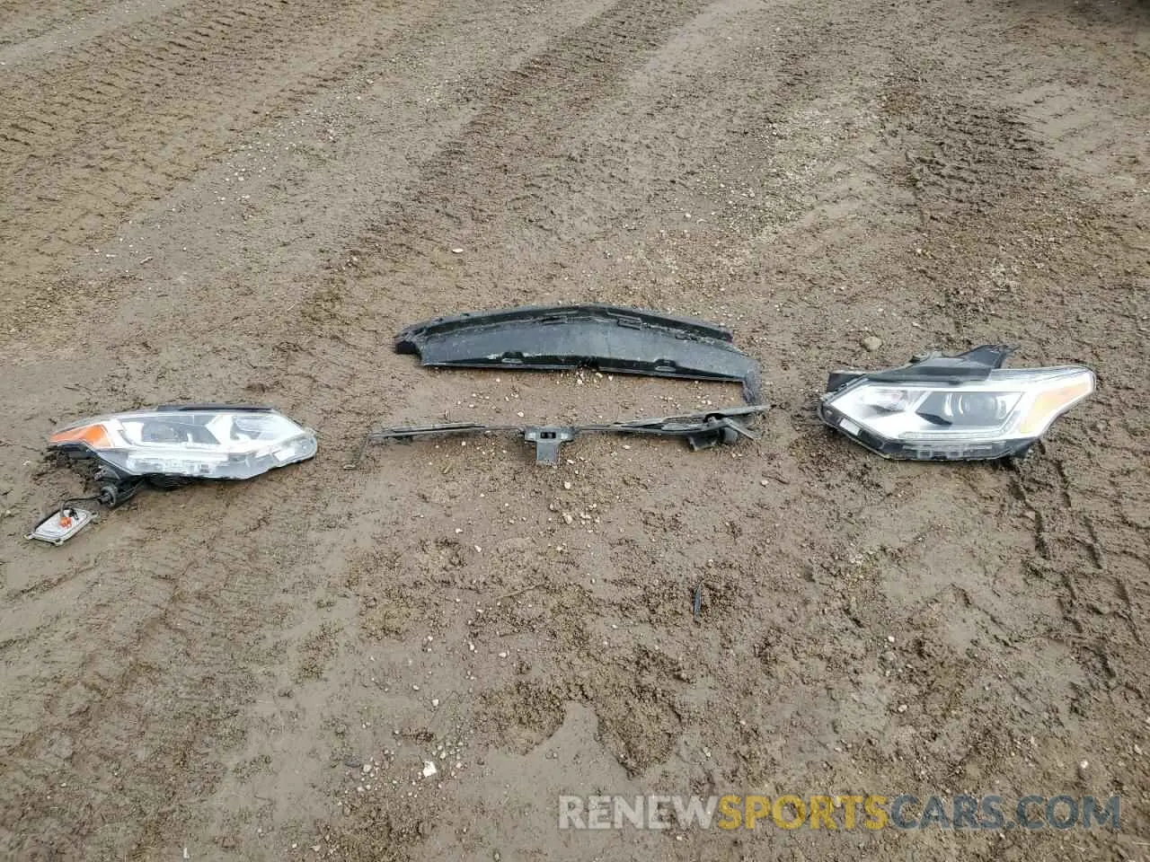 13 Photograph of a damaged car 1GNEVHKW0LJ111368 CHEVROLET TRAVERSE 2020