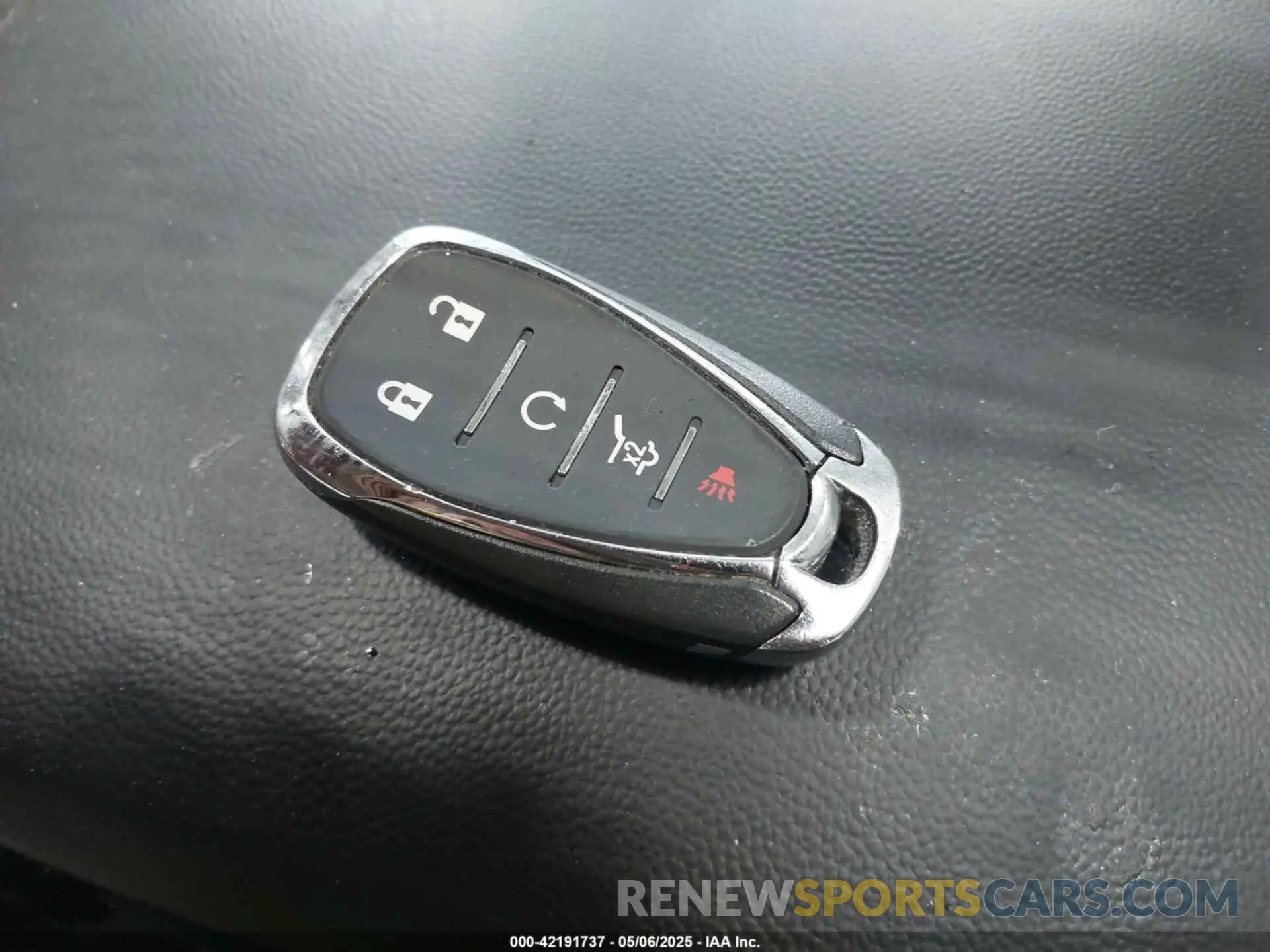 11 Photograph of a damaged car 1GNEVHKW0LJ247077 CHEVROLET TRAVERSE 2020