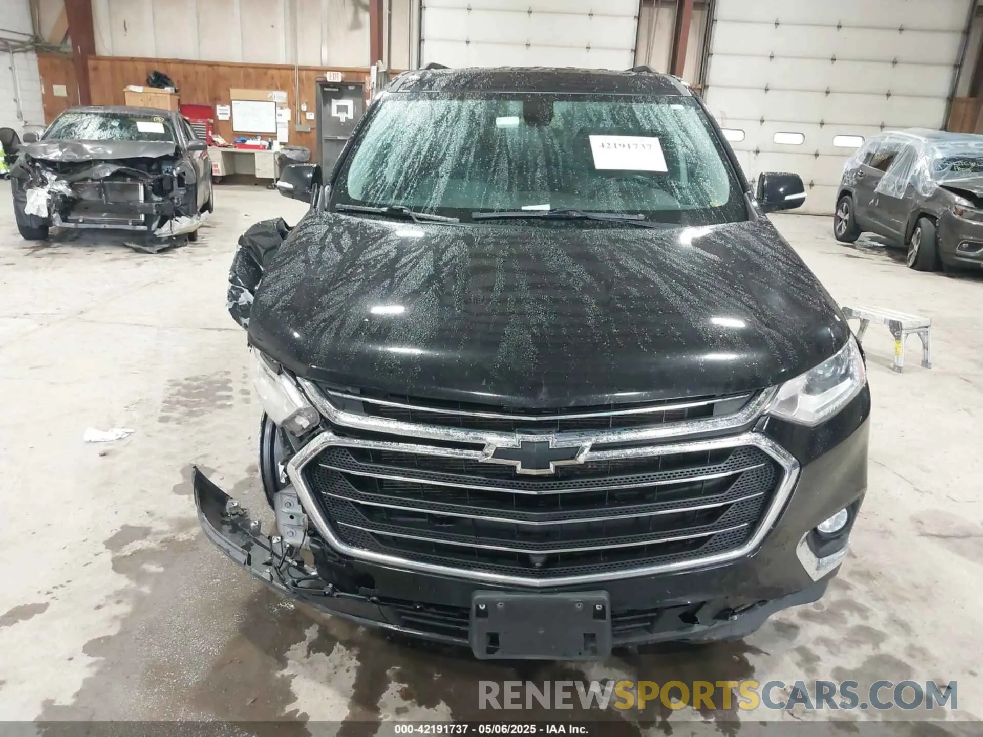 13 Photograph of a damaged car 1GNEVHKW0LJ247077 CHEVROLET TRAVERSE 2020