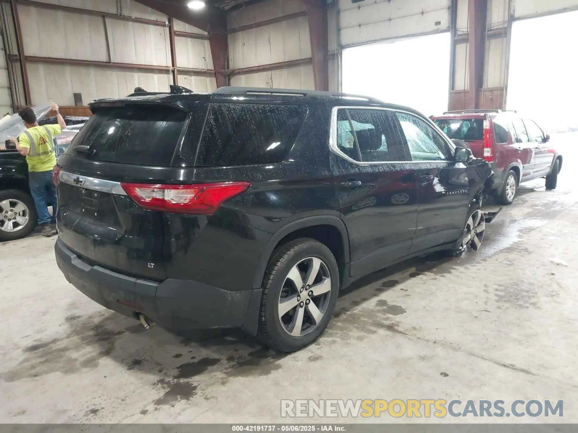 4 Photograph of a damaged car 1GNEVHKW0LJ247077 CHEVROLET TRAVERSE 2020