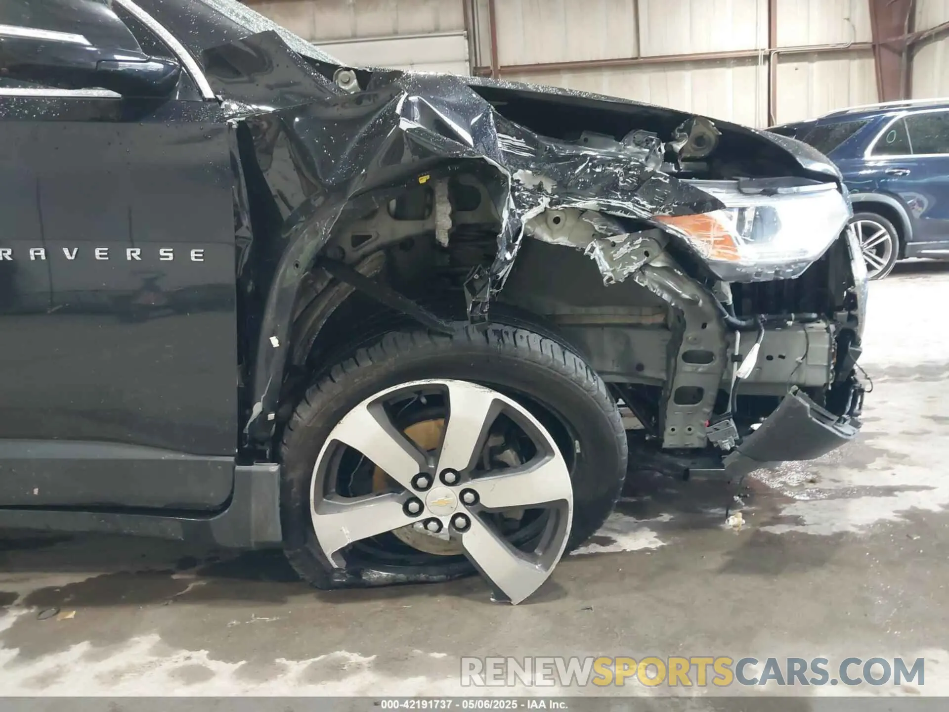 6 Photograph of a damaged car 1GNEVHKW0LJ247077 CHEVROLET TRAVERSE 2020