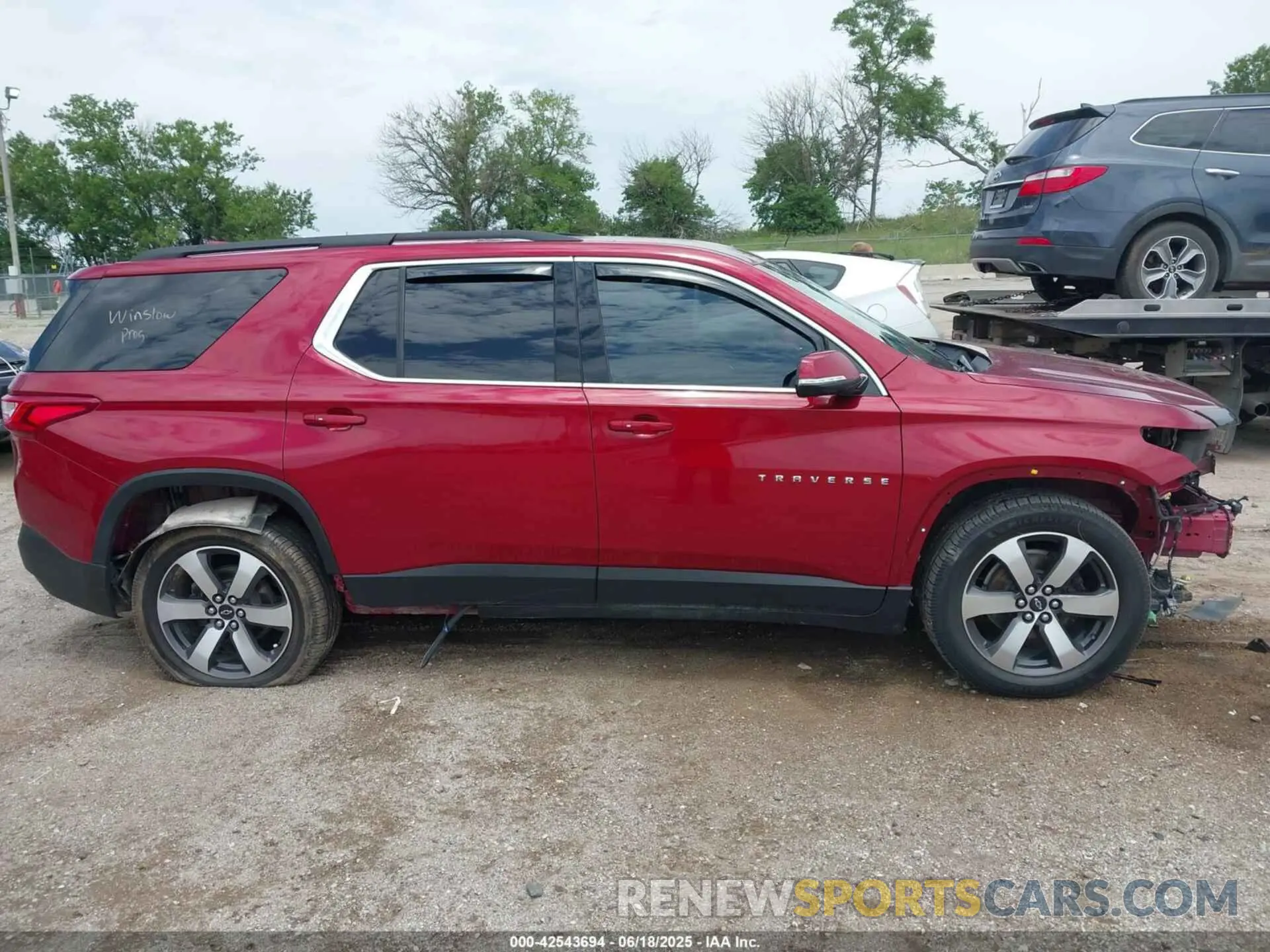14 Photograph of a damaged car 1GNEVHKW0LJ322859 CHEVROLET TRAVERSE 2020