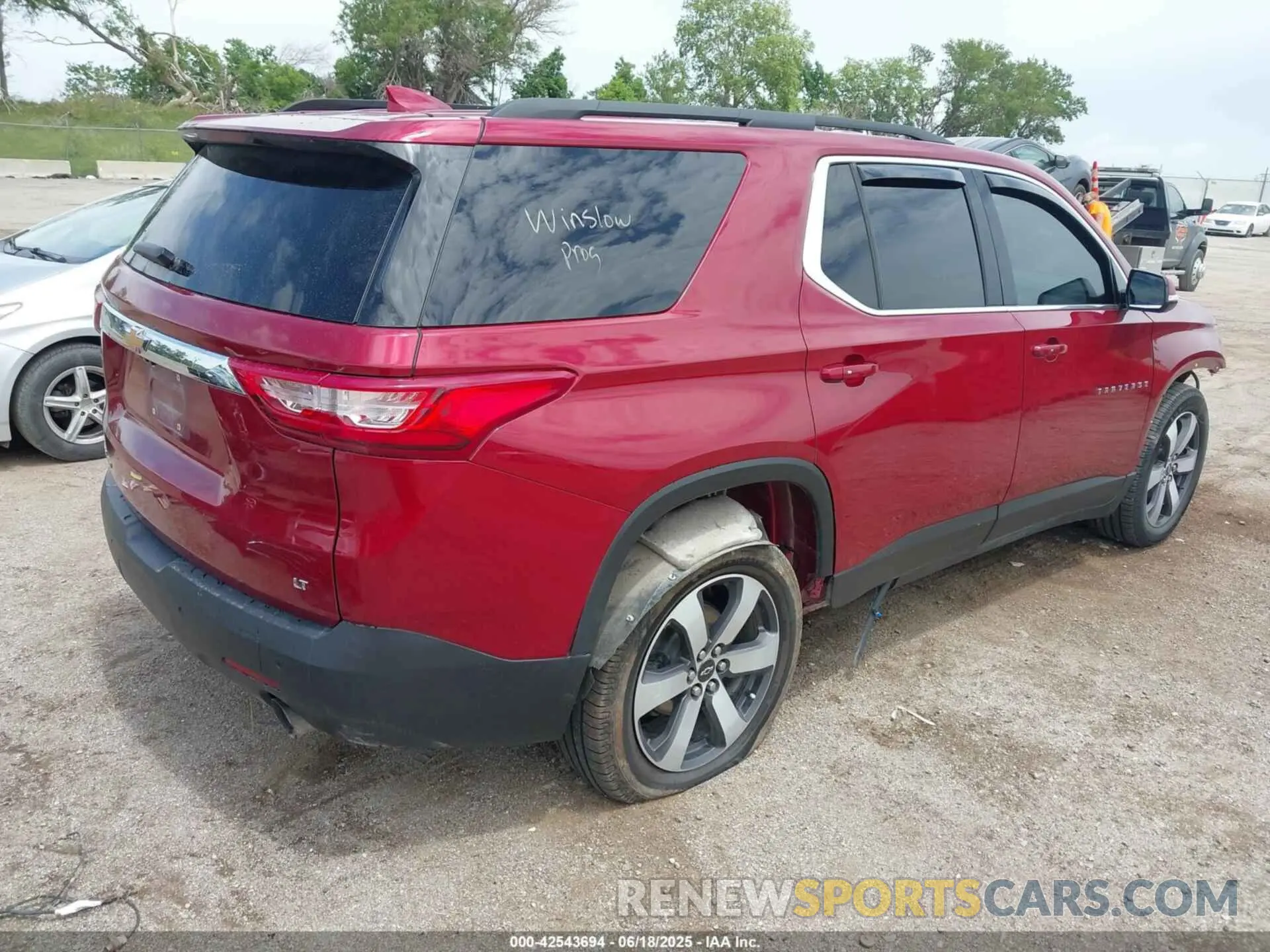 4 Photograph of a damaged car 1GNEVHKW0LJ322859 CHEVROLET TRAVERSE 2020