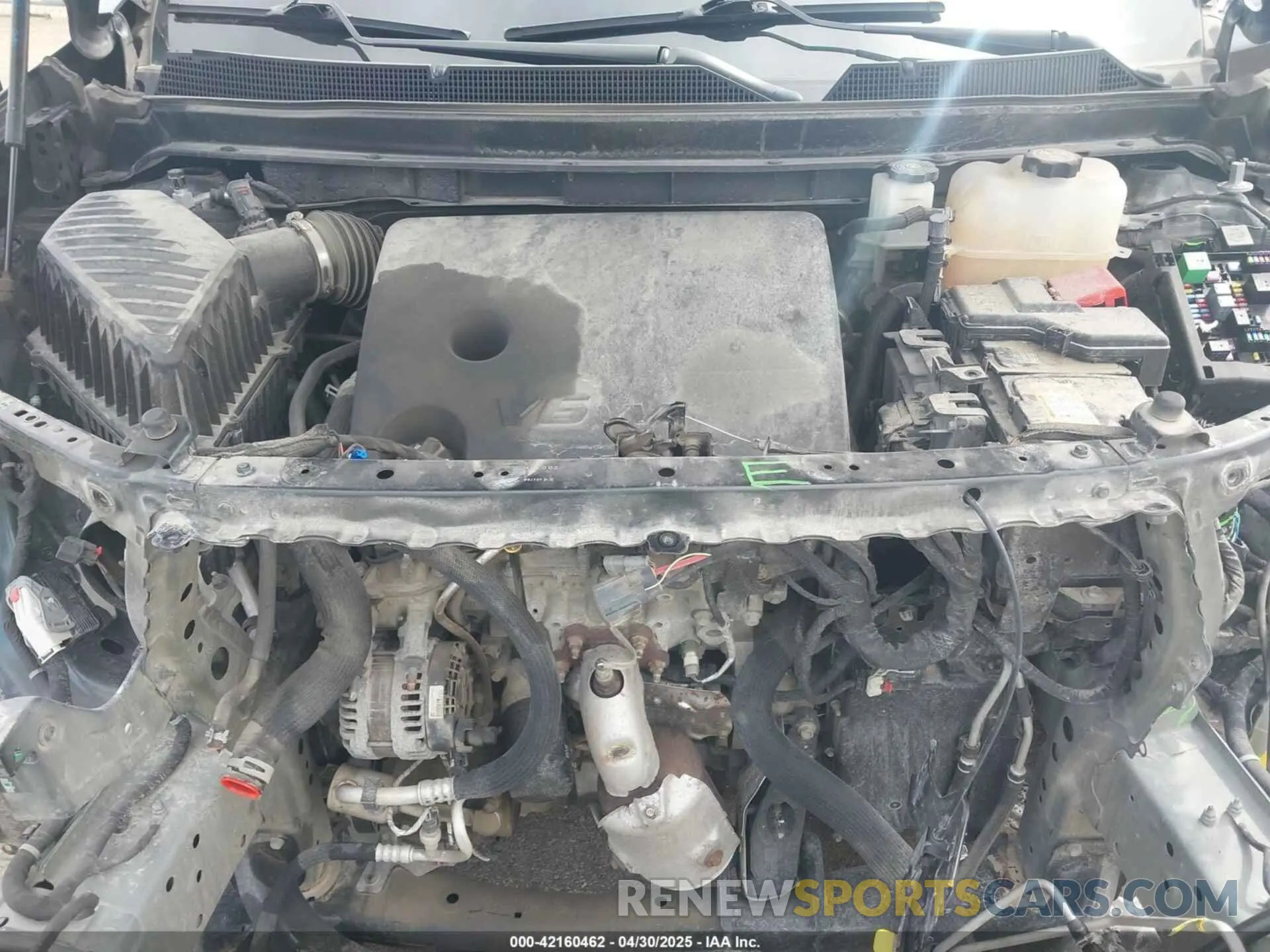 10 Photograph of a damaged car 1GNEVHKW1LJ215299 CHEVROLET TRAVERSE 2020