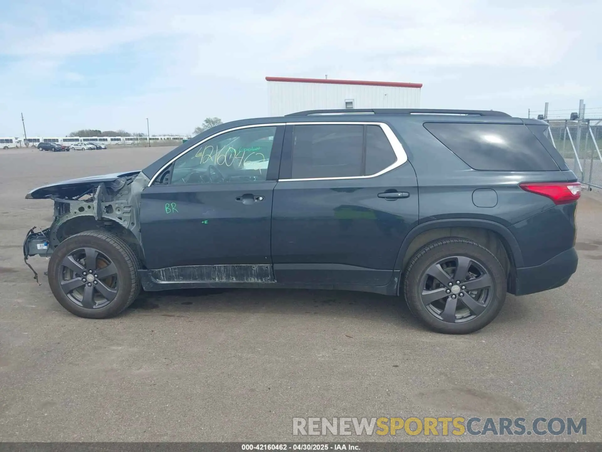 15 Photograph of a damaged car 1GNEVHKW1LJ215299 CHEVROLET TRAVERSE 2020