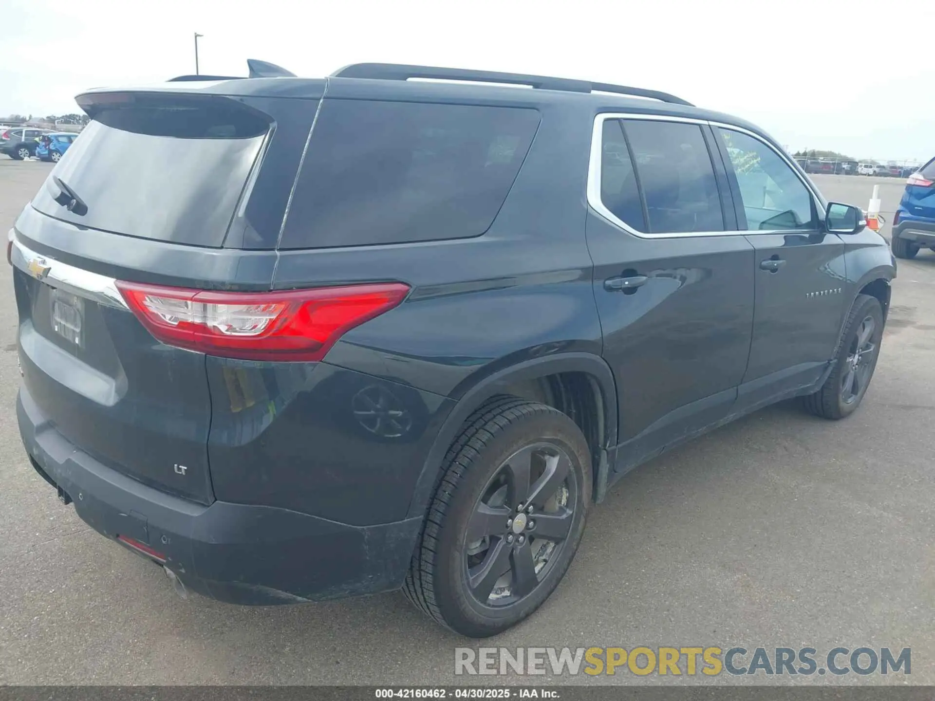 4 Photograph of a damaged car 1GNEVHKW1LJ215299 CHEVROLET TRAVERSE 2020