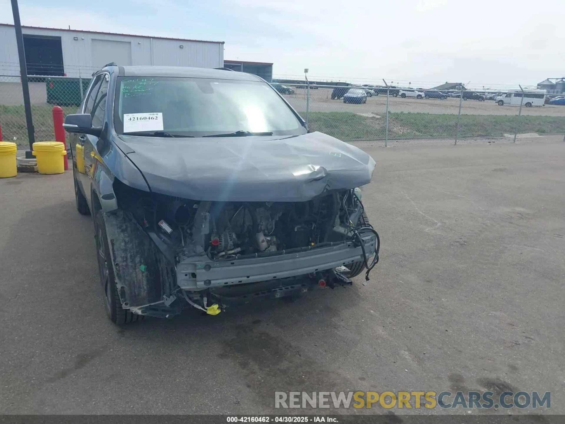 6 Photograph of a damaged car 1GNEVHKW1LJ215299 CHEVROLET TRAVERSE 2020