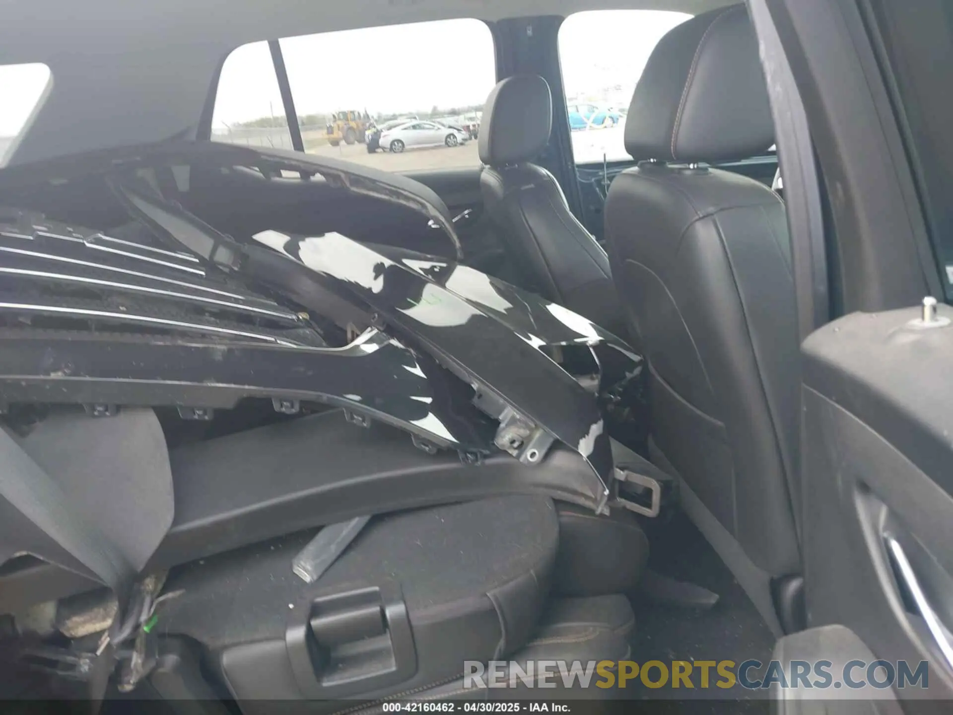 8 Photograph of a damaged car 1GNEVHKW1LJ215299 CHEVROLET TRAVERSE 2020