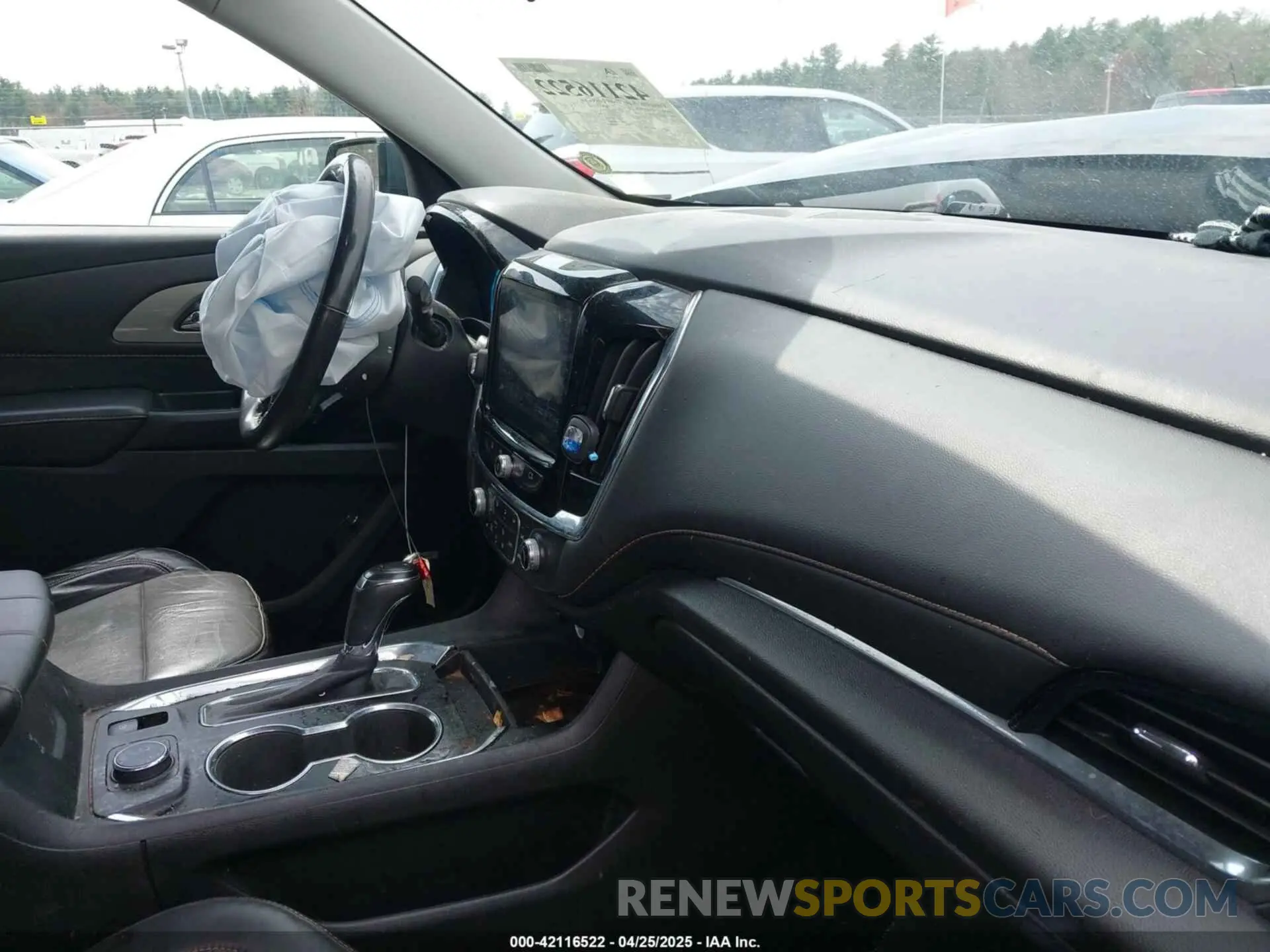 5 Photograph of a damaged car 1GNEVHKW1LJ322532 CHEVROLET TRAVERSE 2020