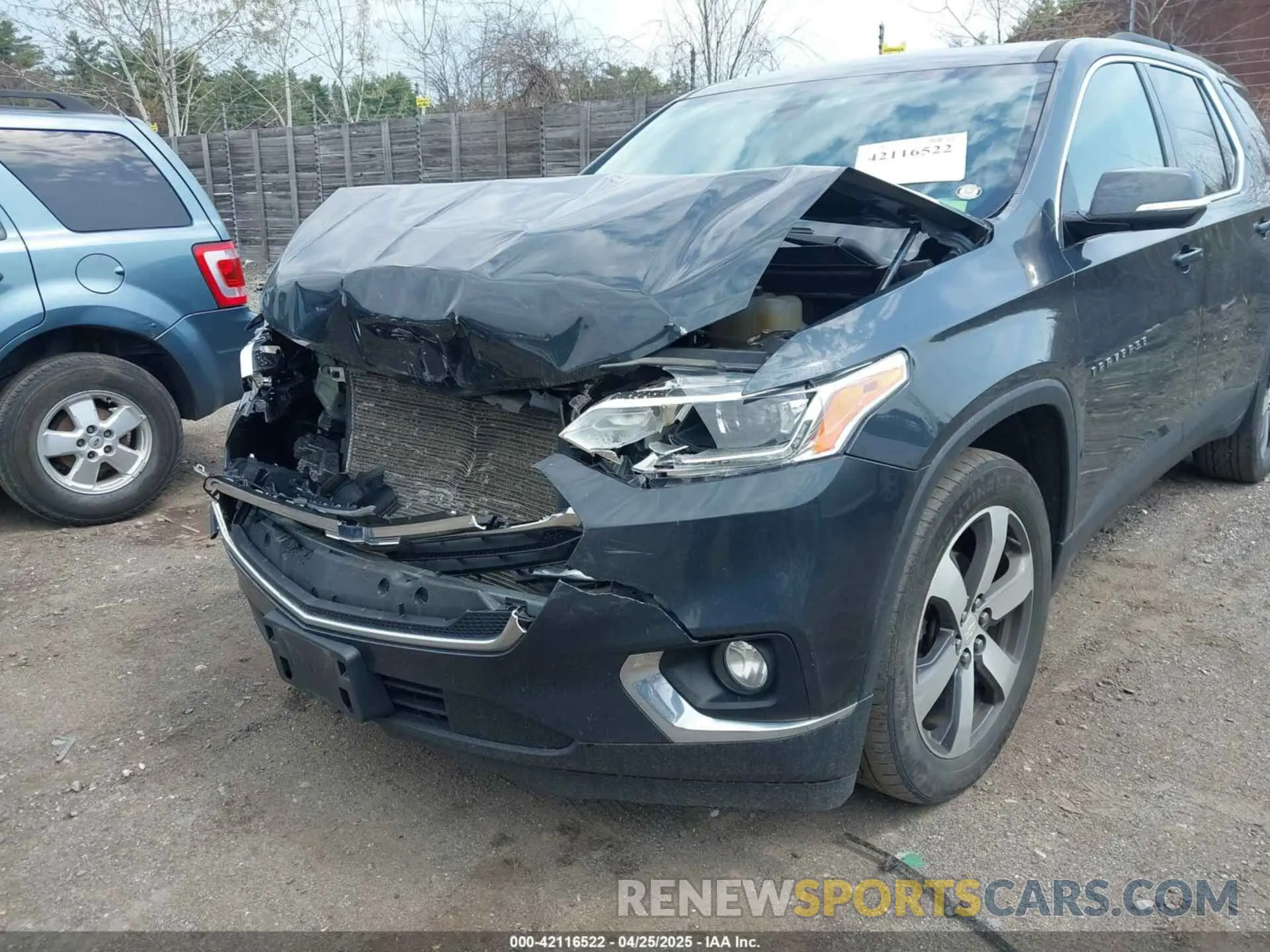 6 Photograph of a damaged car 1GNEVHKW1LJ322532 CHEVROLET TRAVERSE 2020