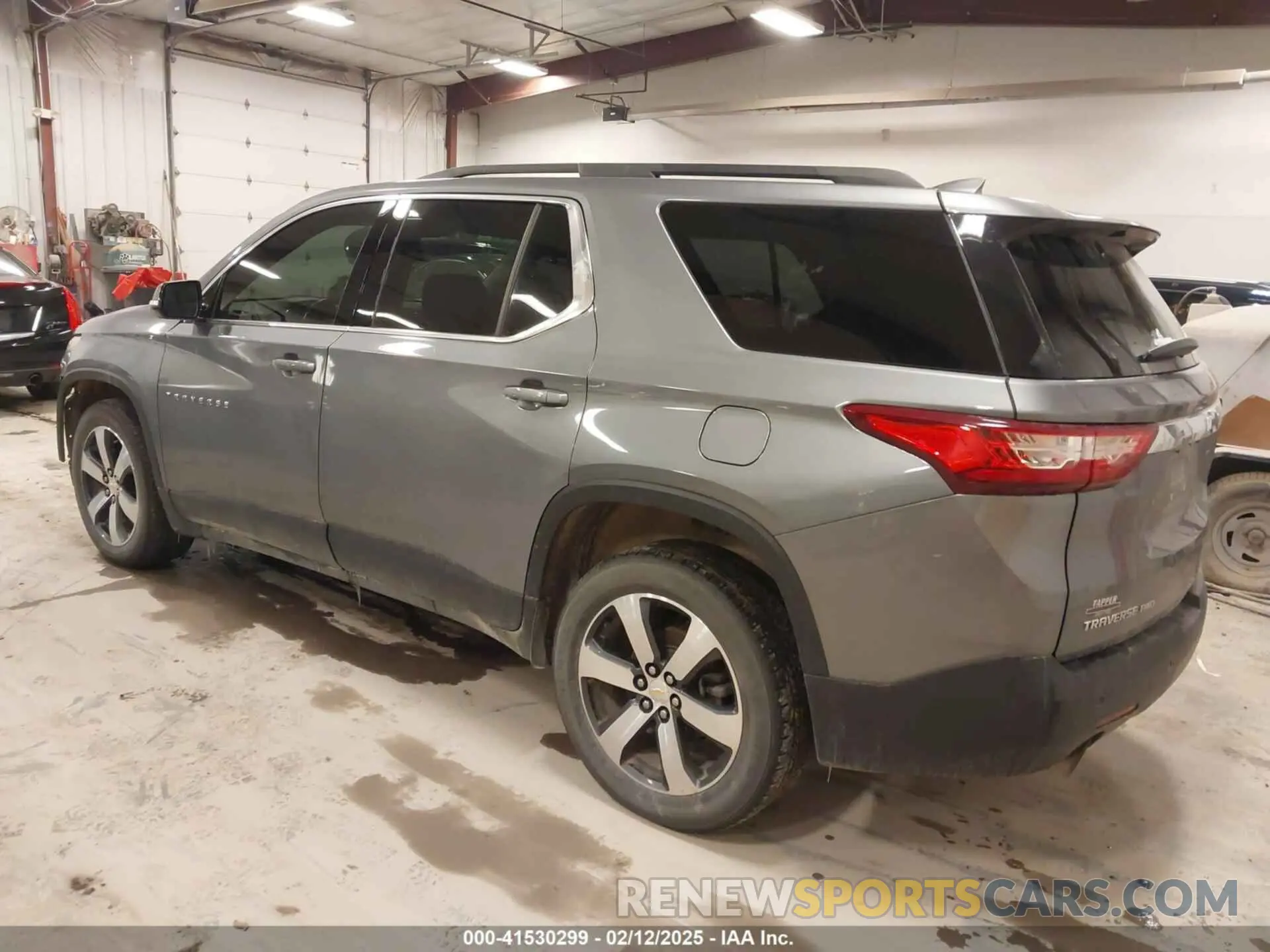 3 Photograph of a damaged car 1GNEVHKW2LJ133629 CHEVROLET TRAVERSE 2020