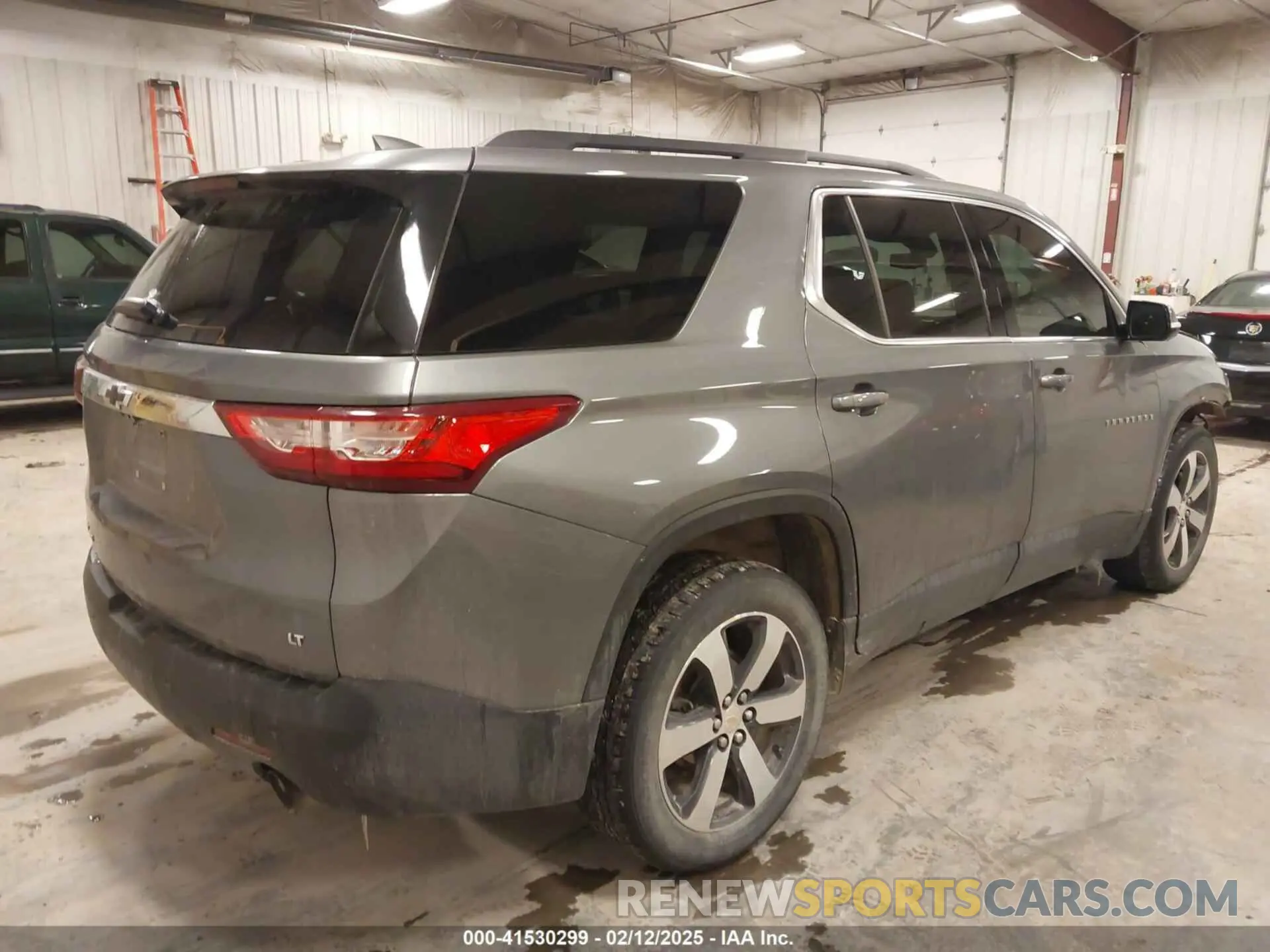 4 Photograph of a damaged car 1GNEVHKW2LJ133629 CHEVROLET TRAVERSE 2020