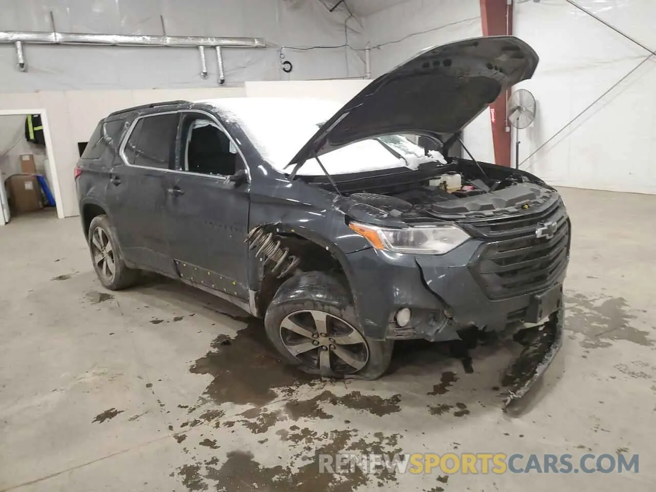 4 Photograph of a damaged car 1GNEVHKW2LJ180241 CHEVROLET TRAVERSE 2020