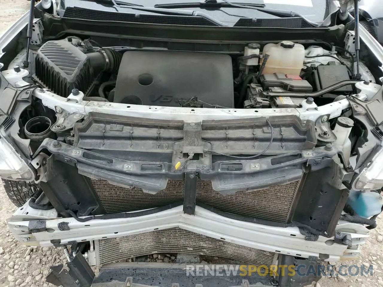 11 Photograph of a damaged car 1GNEVHKW2LJ245489 CHEVROLET TRAVERSE 2020