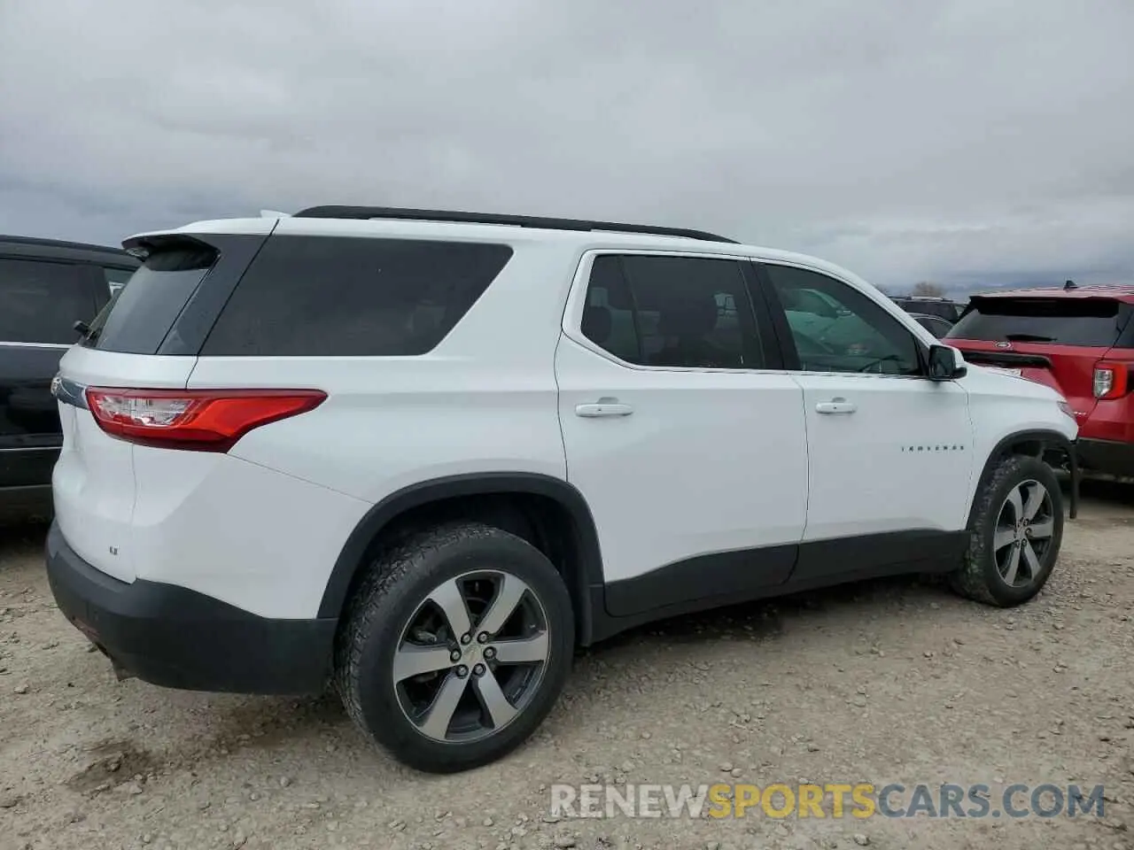 3 Photograph of a damaged car 1GNEVHKW2LJ245489 CHEVROLET TRAVERSE 2020