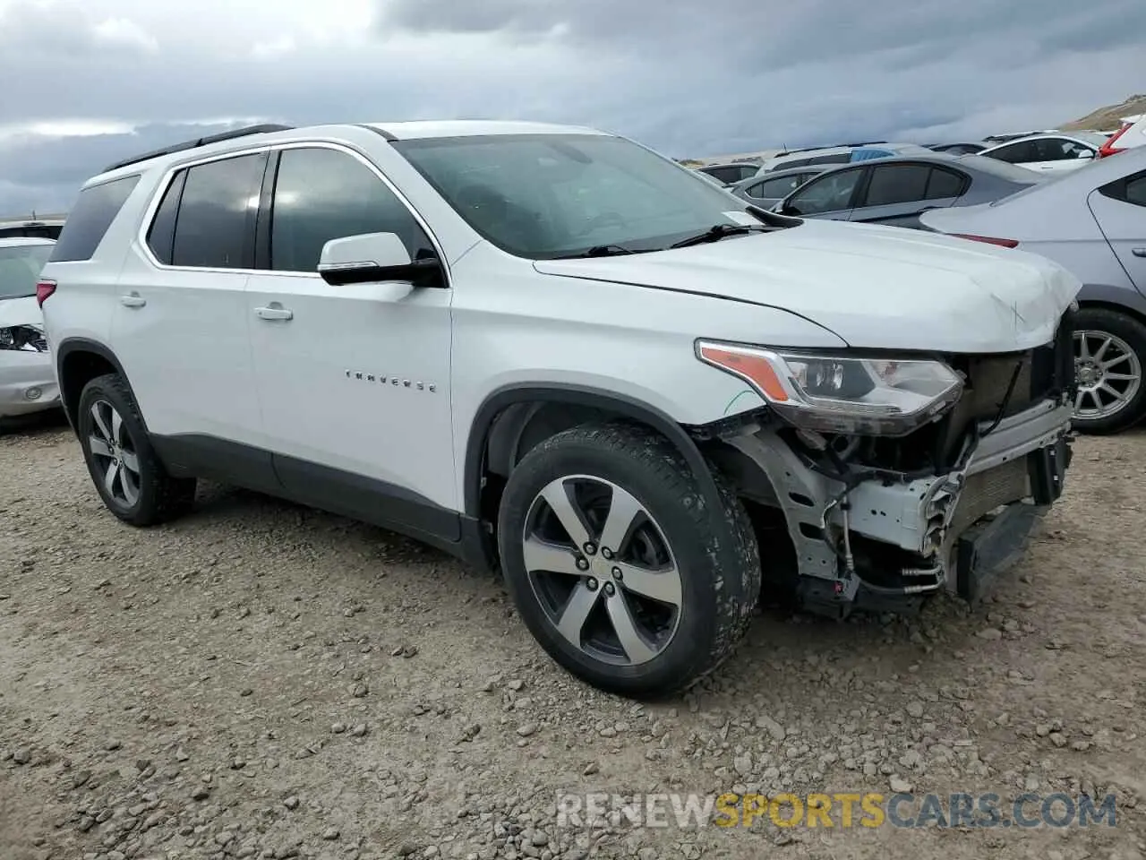 4 Photograph of a damaged car 1GNEVHKW2LJ245489 CHEVROLET TRAVERSE 2020