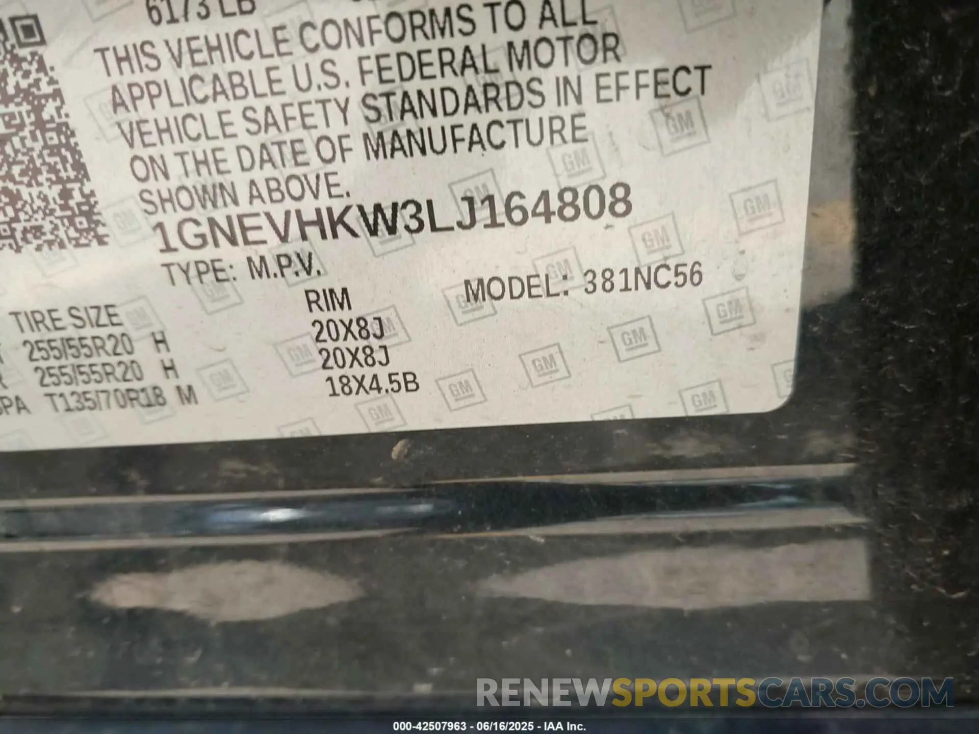 9 Photograph of a damaged car 1GNEVHKW3LJ164808 CHEVROLET TRAVERSE 2020