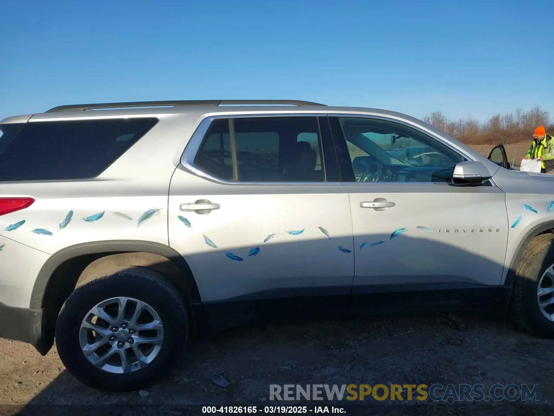 13 Photograph of a damaged car 1GNEVHKW3LJ256209 CHEVROLET TRAVERSE 2020