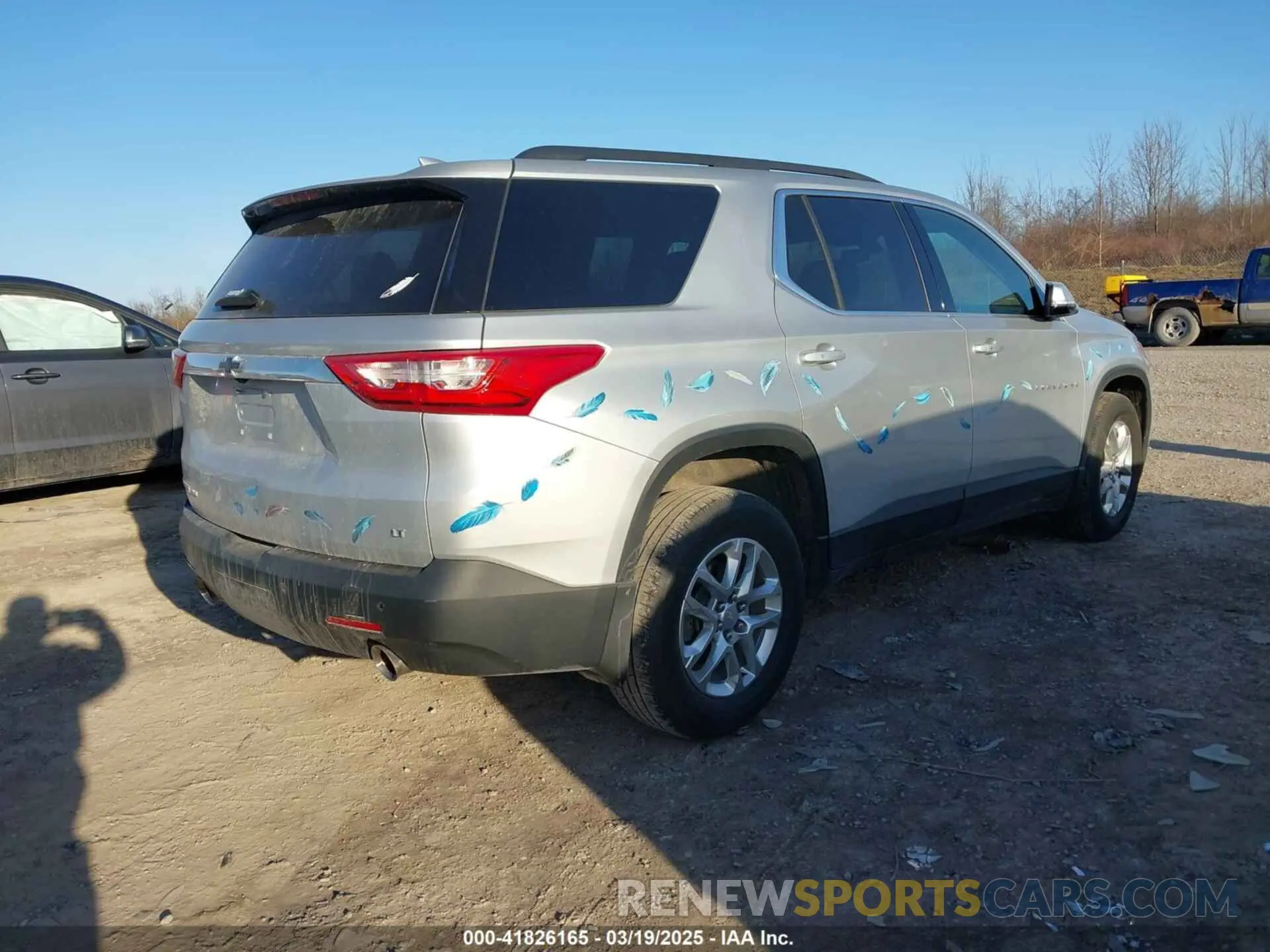 4 Photograph of a damaged car 1GNEVHKW3LJ256209 CHEVROLET TRAVERSE 2020