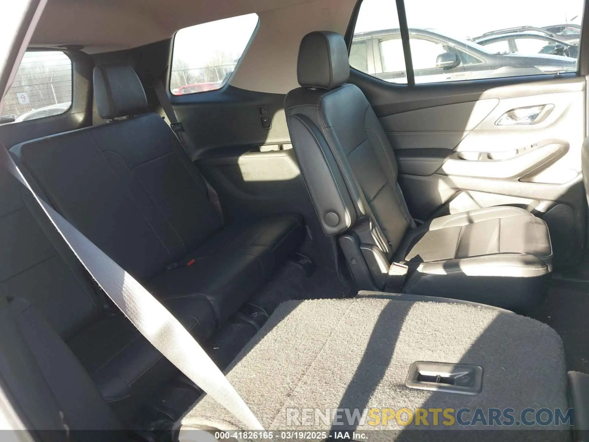 8 Photograph of a damaged car 1GNEVHKW3LJ256209 CHEVROLET TRAVERSE 2020