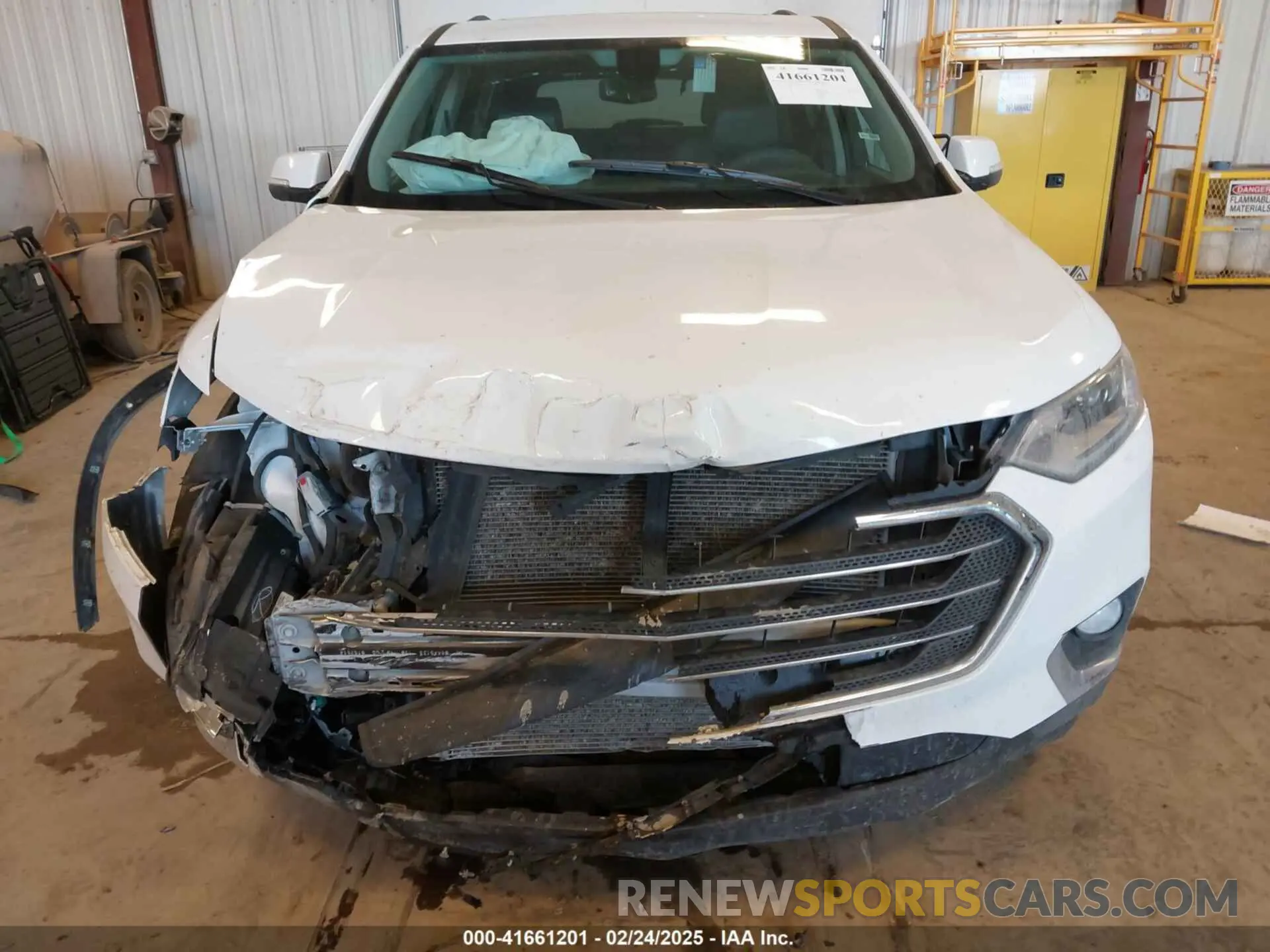 12 Photograph of a damaged car 1GNEVHKW4LJ101782 CHEVROLET TRAVERSE 2020