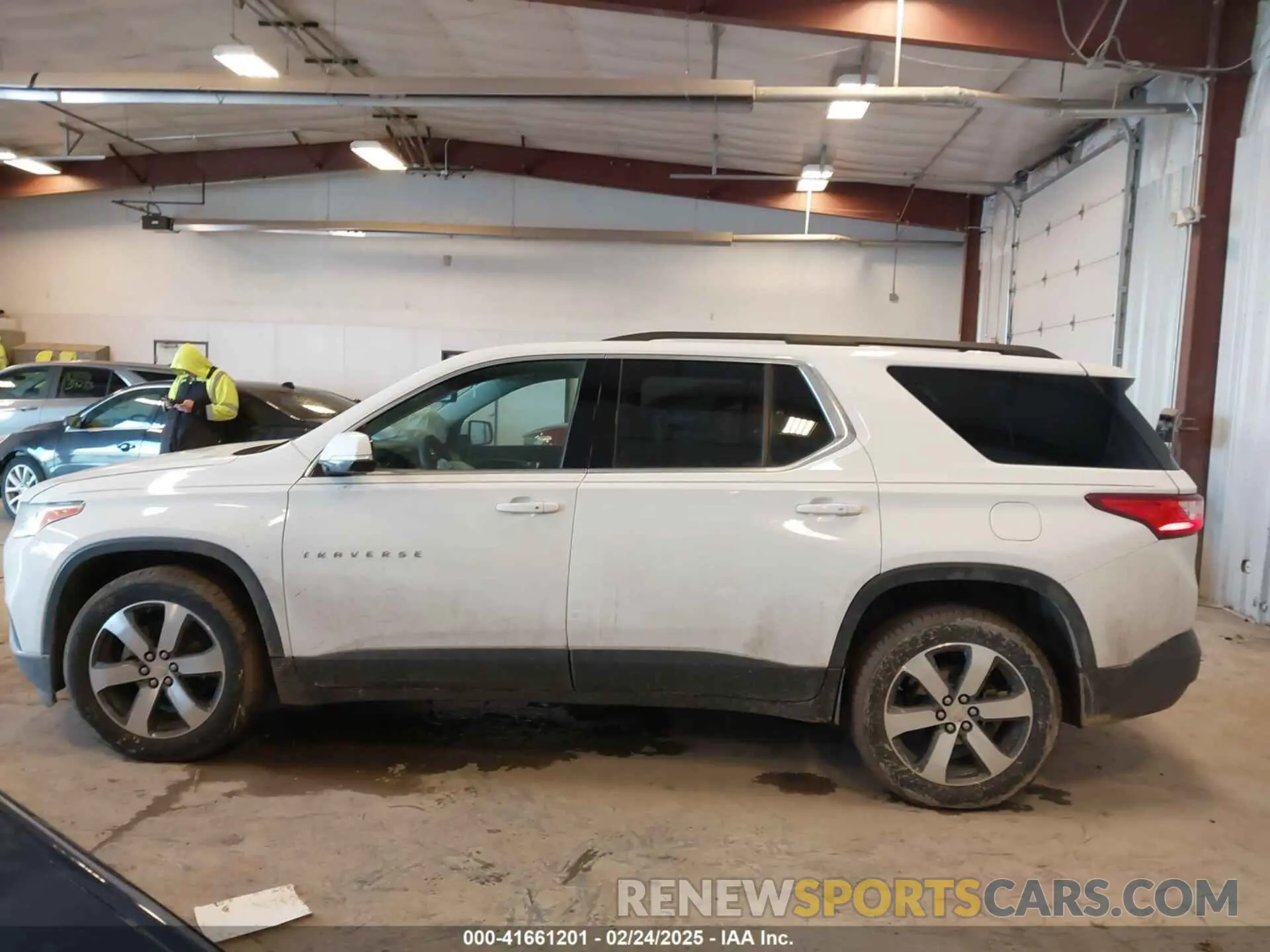 14 Photograph of a damaged car 1GNEVHKW4LJ101782 CHEVROLET TRAVERSE 2020