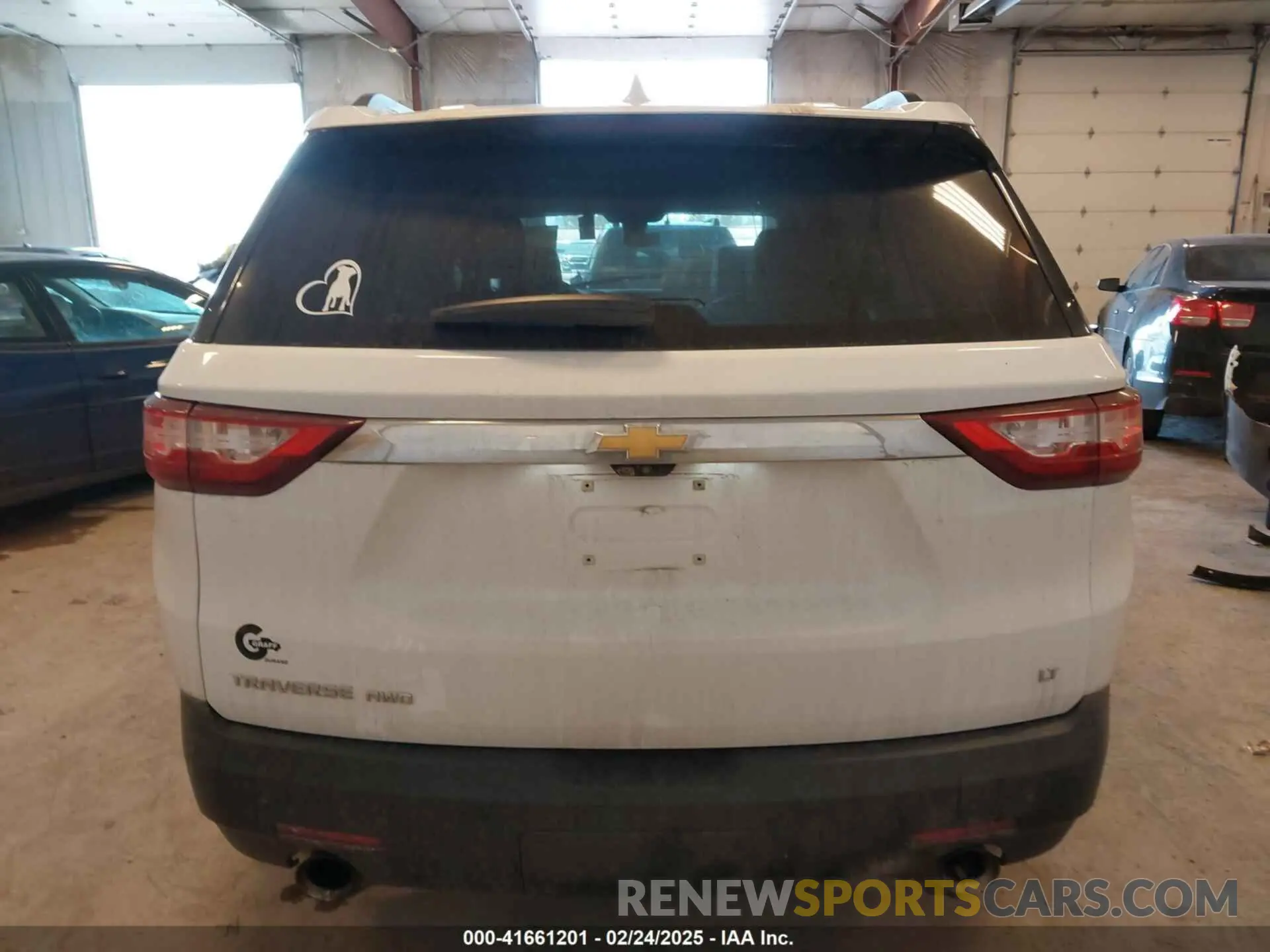 16 Photograph of a damaged car 1GNEVHKW4LJ101782 CHEVROLET TRAVERSE 2020