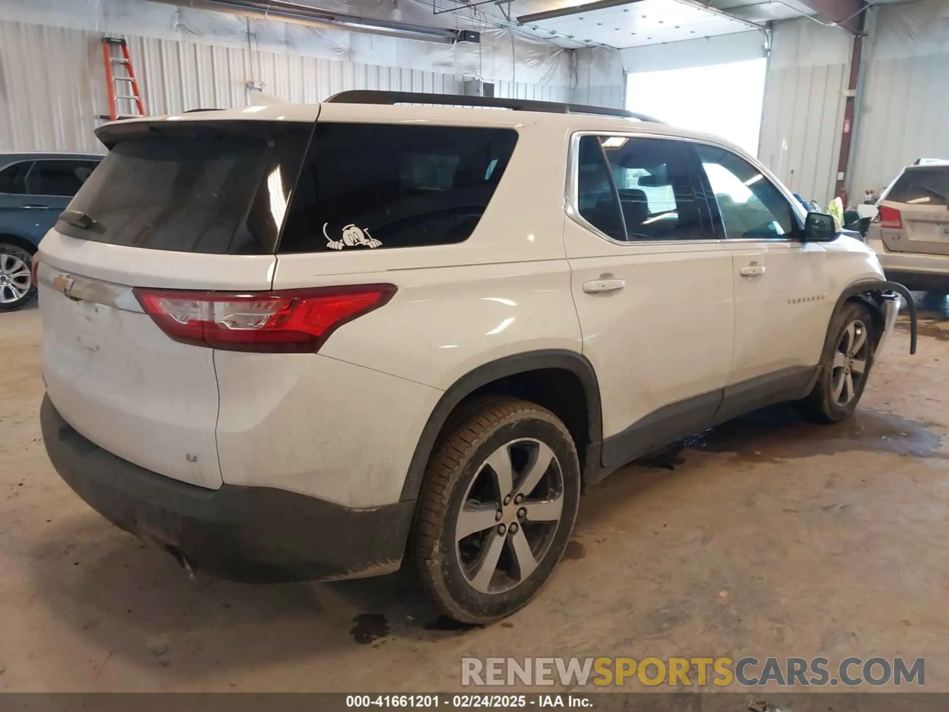 4 Photograph of a damaged car 1GNEVHKW4LJ101782 CHEVROLET TRAVERSE 2020