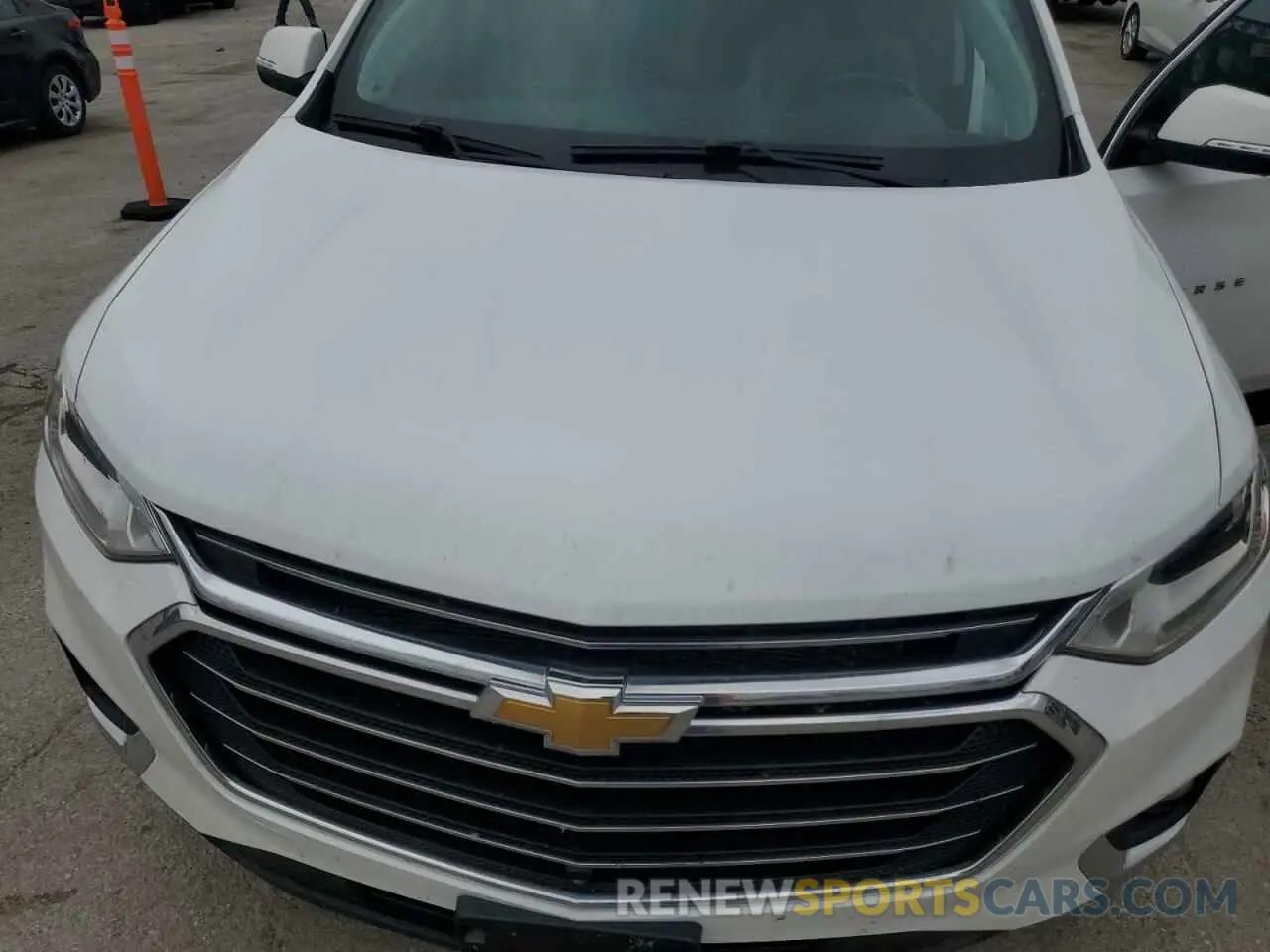 12 Photograph of a damaged car 1GNEVHKW4LJ107436 CHEVROLET TRAVERSE 2020