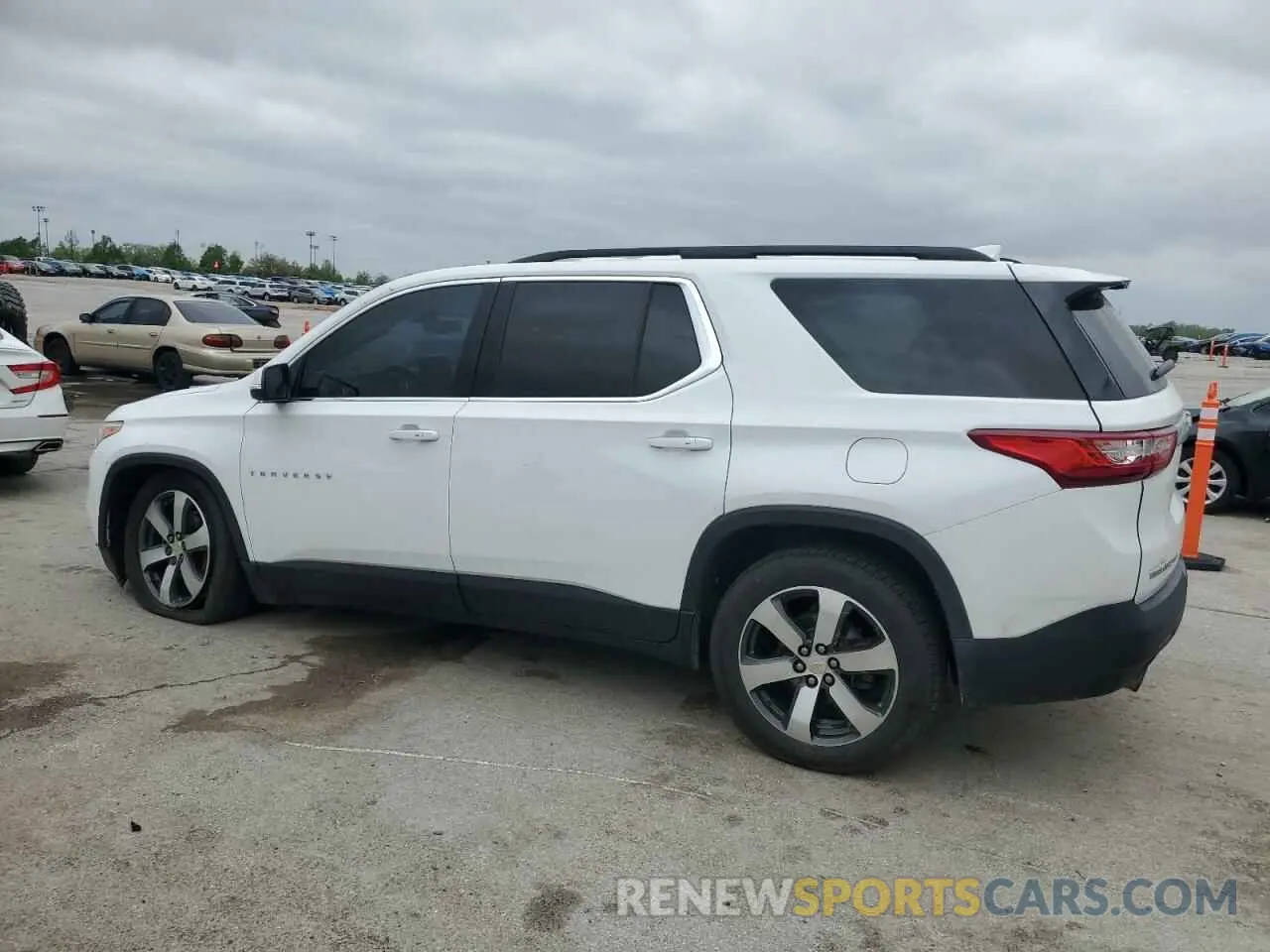 2 Photograph of a damaged car 1GNEVHKW4LJ107436 CHEVROLET TRAVERSE 2020