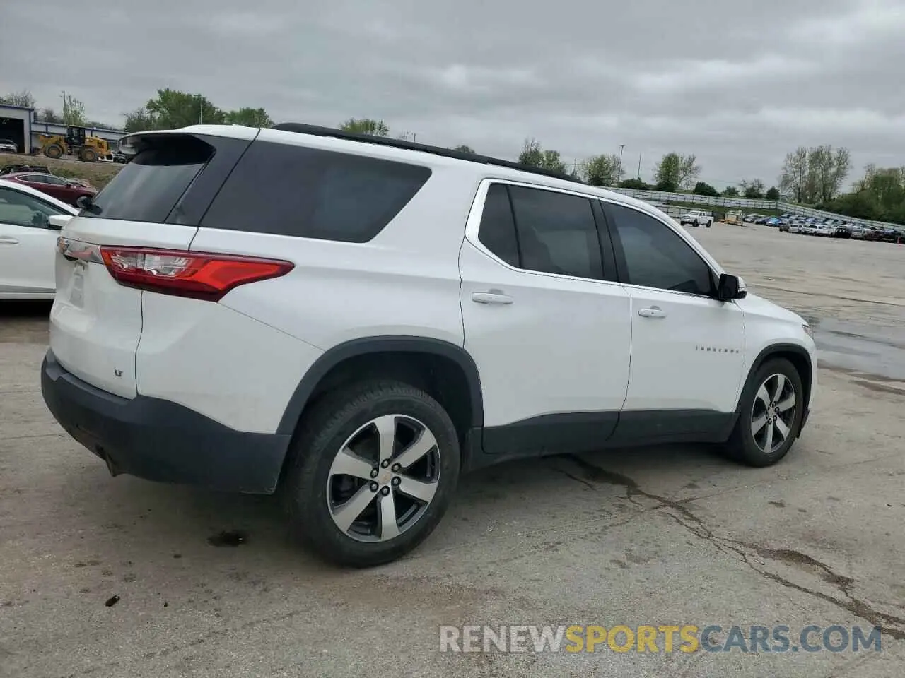 3 Photograph of a damaged car 1GNEVHKW4LJ107436 CHEVROLET TRAVERSE 2020