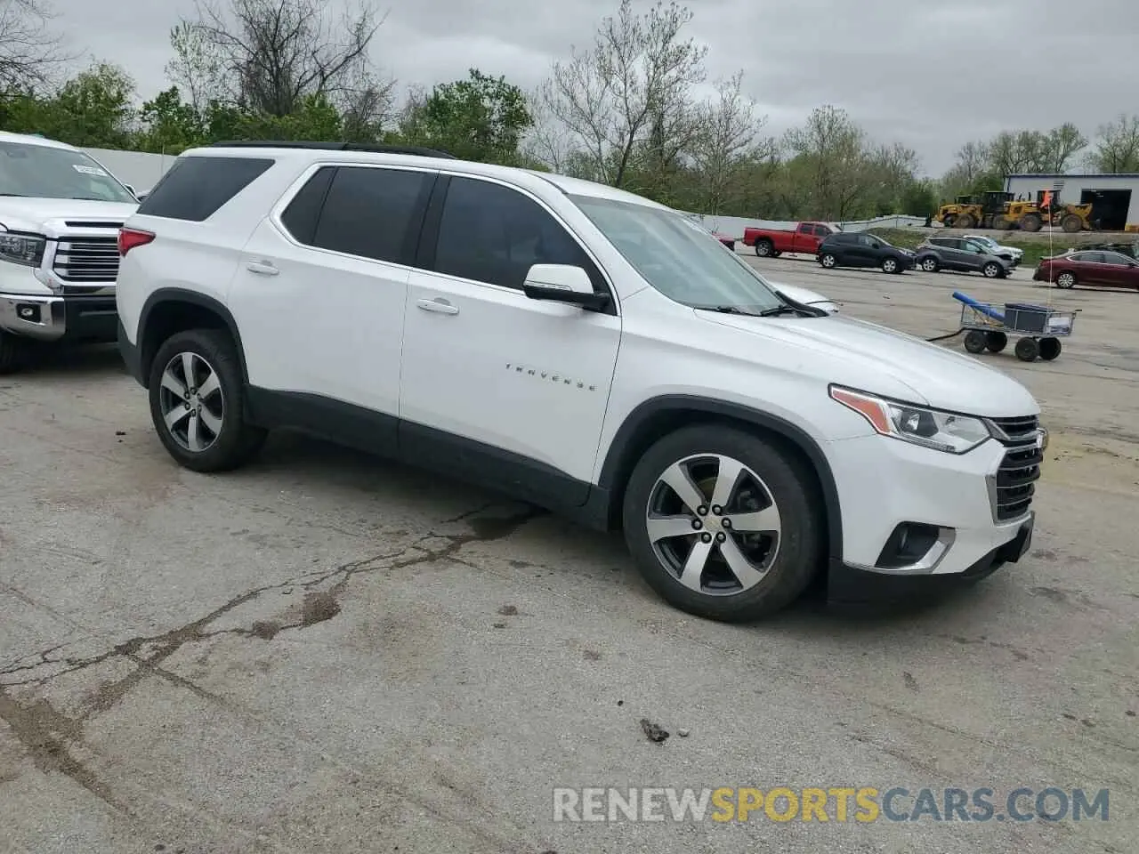 4 Photograph of a damaged car 1GNEVHKW4LJ107436 CHEVROLET TRAVERSE 2020