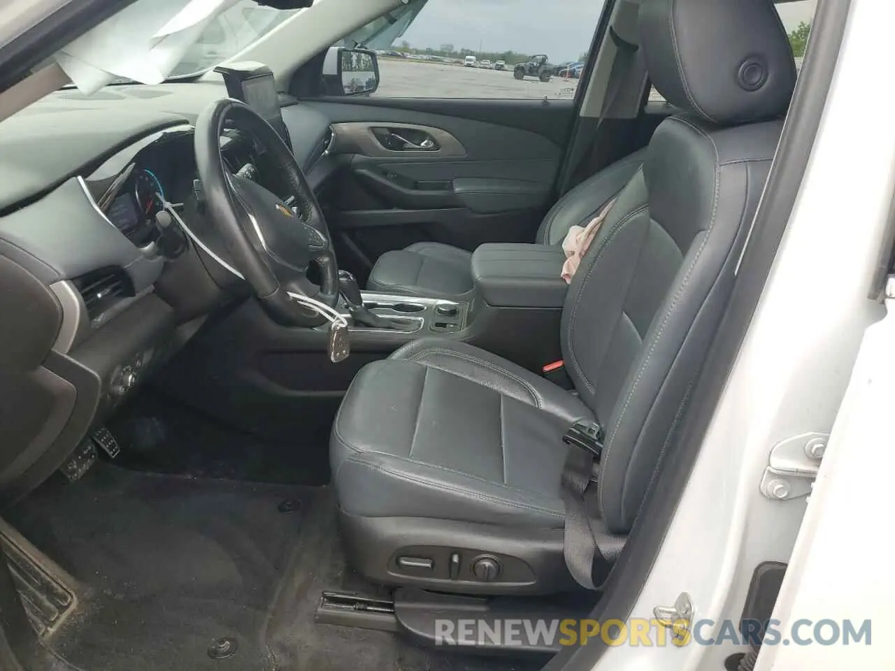 7 Photograph of a damaged car 1GNEVHKW4LJ107436 CHEVROLET TRAVERSE 2020