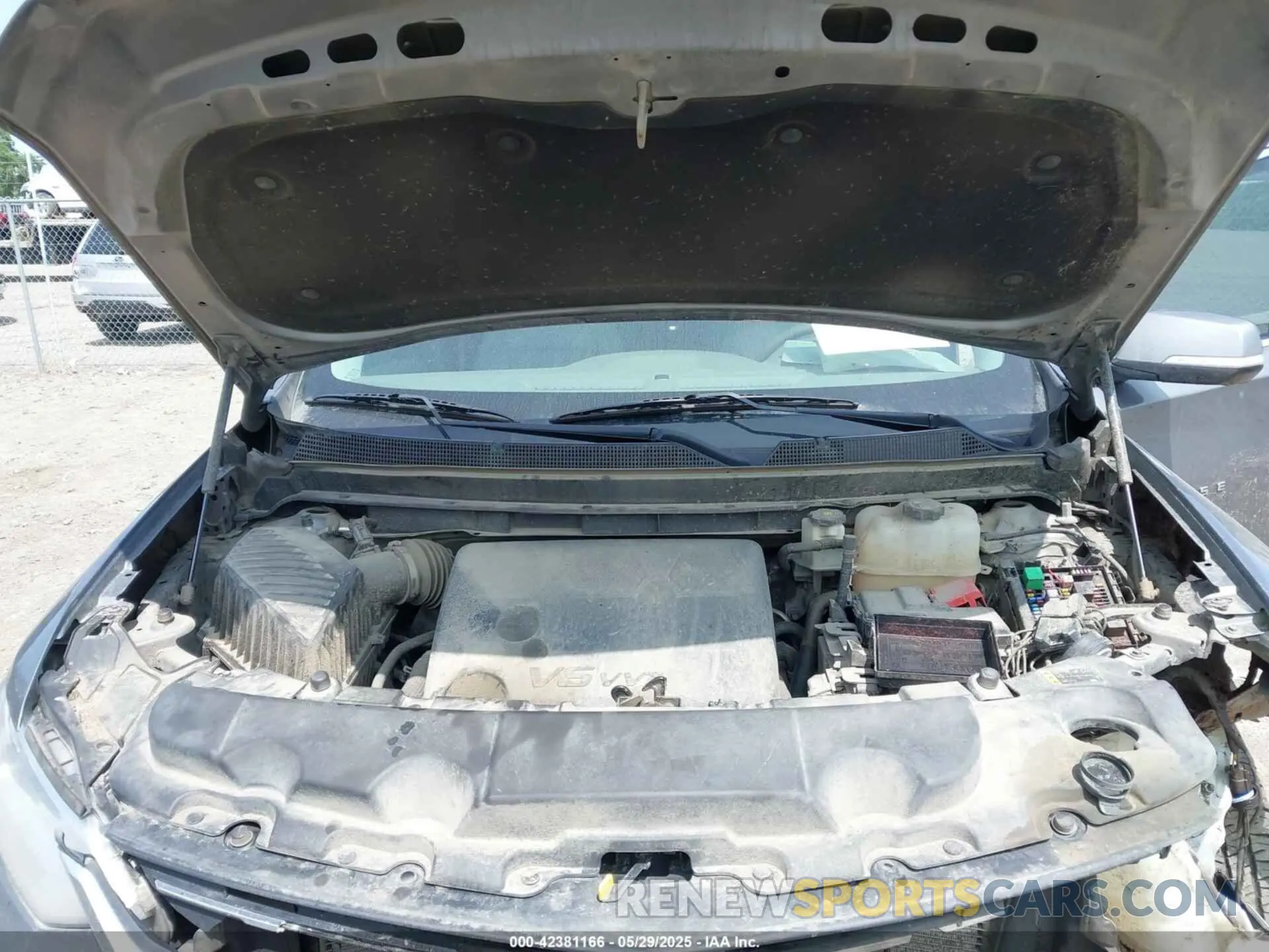 10 Photograph of a damaged car 1GNEVHKW4LJ144745 CHEVROLET TRAVERSE 2020