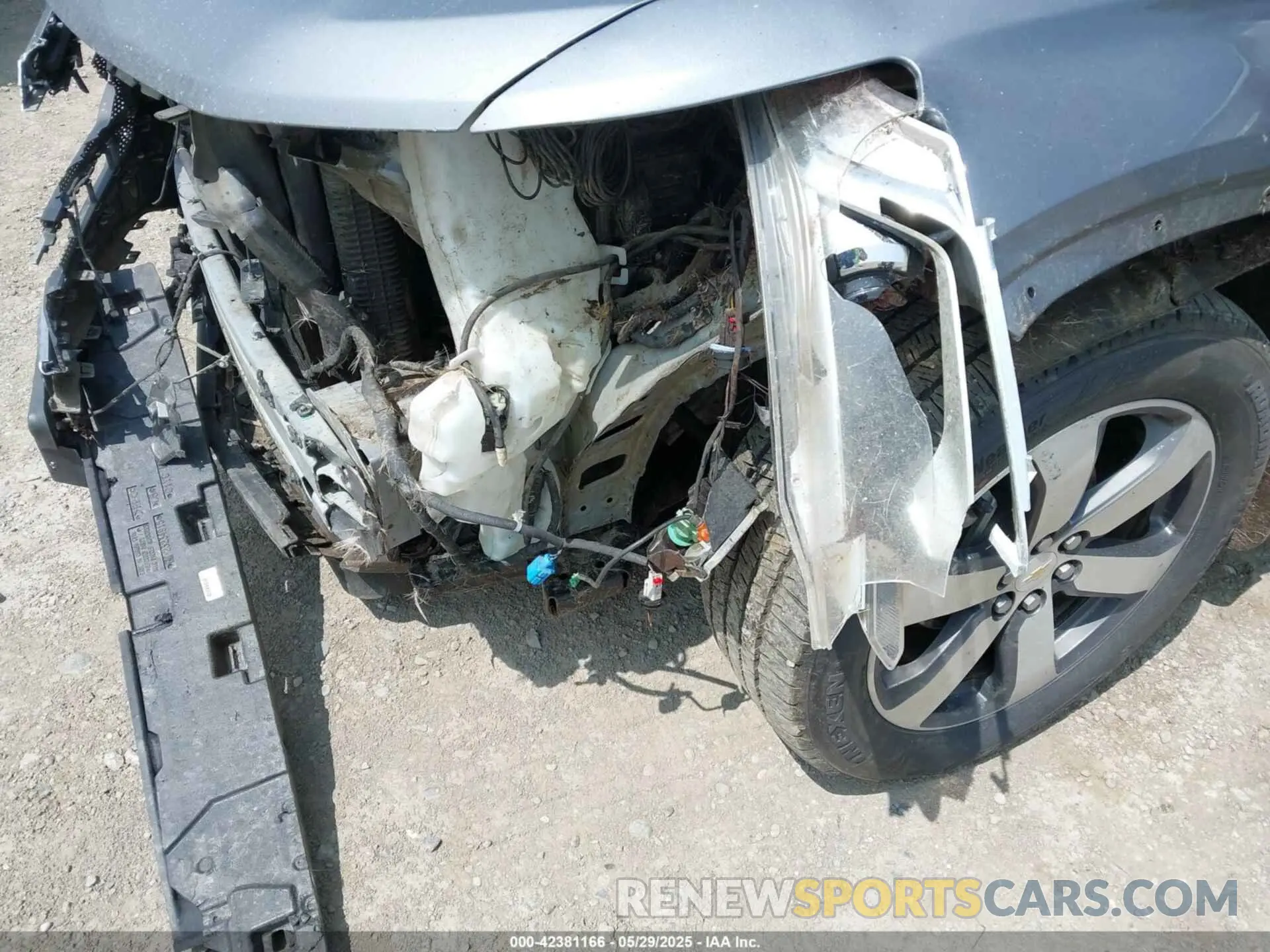 17 Photograph of a damaged car 1GNEVHKW4LJ144745 CHEVROLET TRAVERSE 2020
