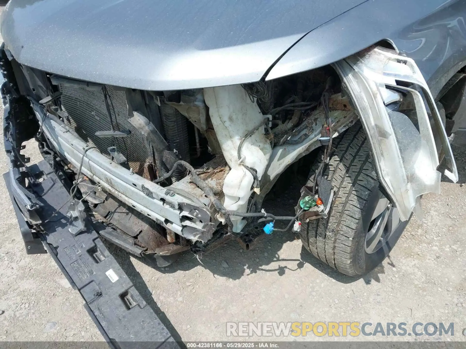 18 Photograph of a damaged car 1GNEVHKW4LJ144745 CHEVROLET TRAVERSE 2020