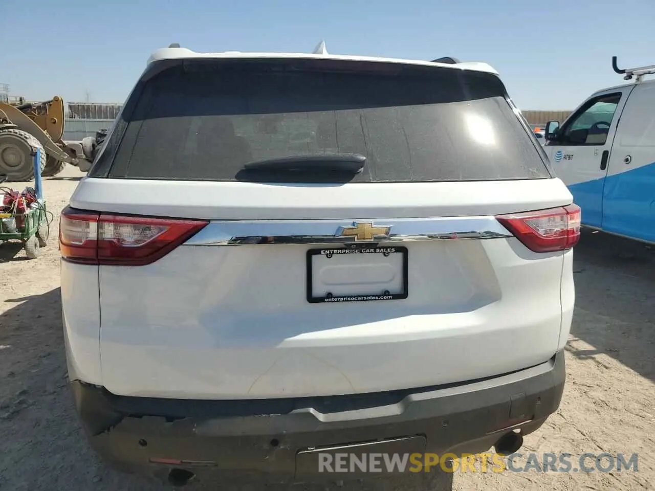 6 Photograph of a damaged car 1GNEVHKW4LJ179897 CHEVROLET TRAVERSE 2020