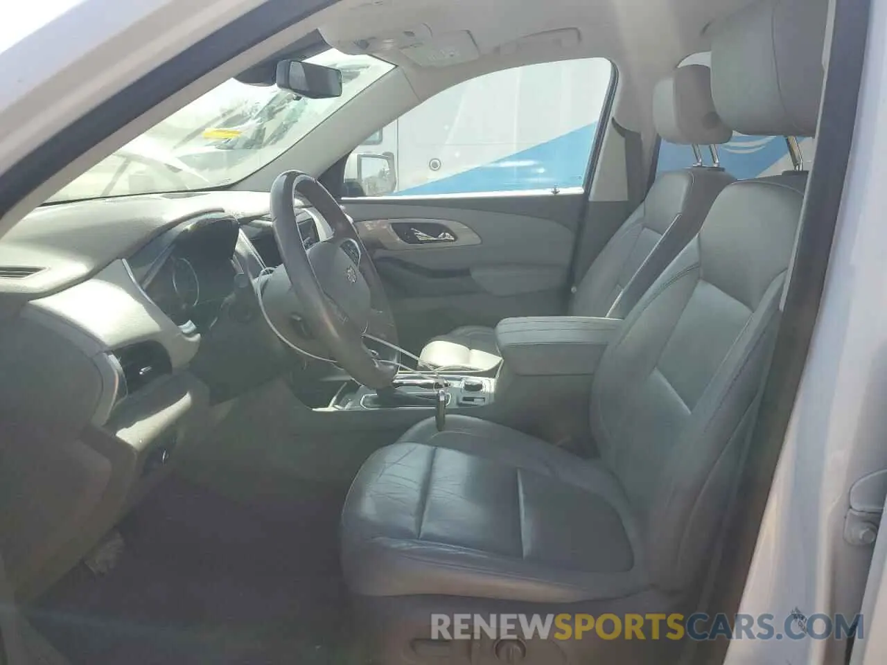 7 Photograph of a damaged car 1GNEVHKW4LJ179897 CHEVROLET TRAVERSE 2020