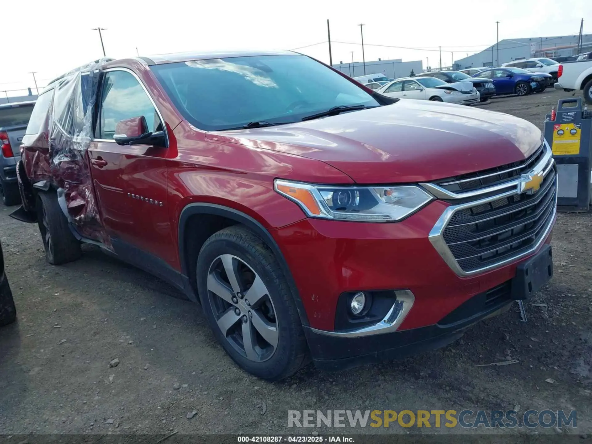 1 Photograph of a damaged car 1GNEVHKW5LJ212048 CHEVROLET TRAVERSE 2020