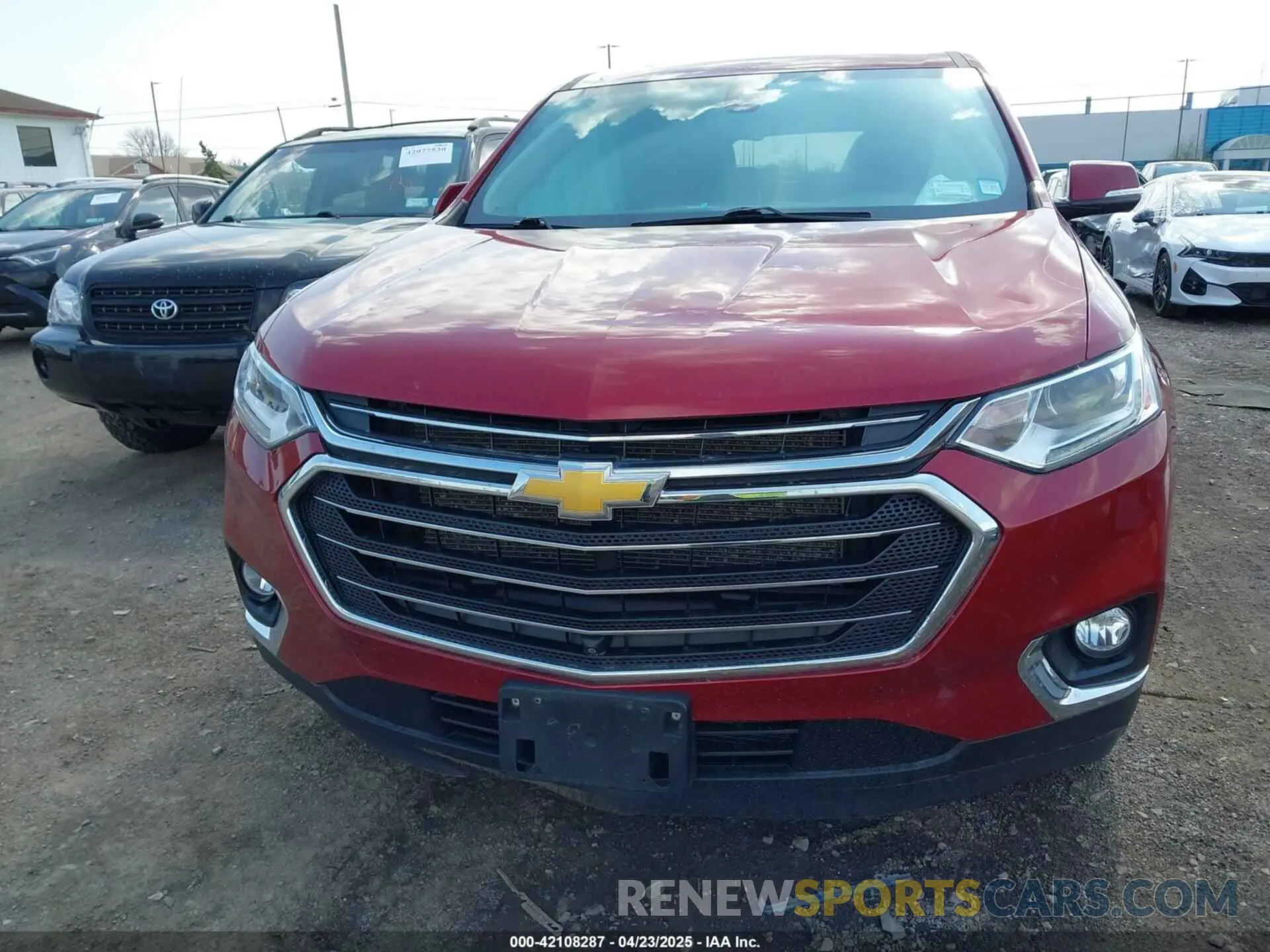 12 Photograph of a damaged car 1GNEVHKW5LJ212048 CHEVROLET TRAVERSE 2020