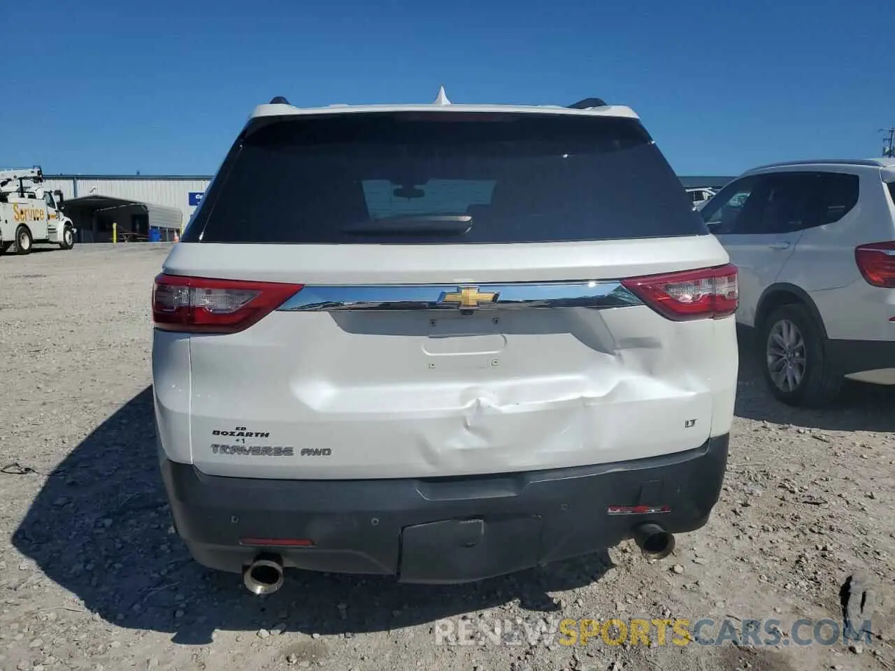 6 Photograph of a damaged car 1GNEVHKW5LJ326146 CHEVROLET TRAVERSE 2020