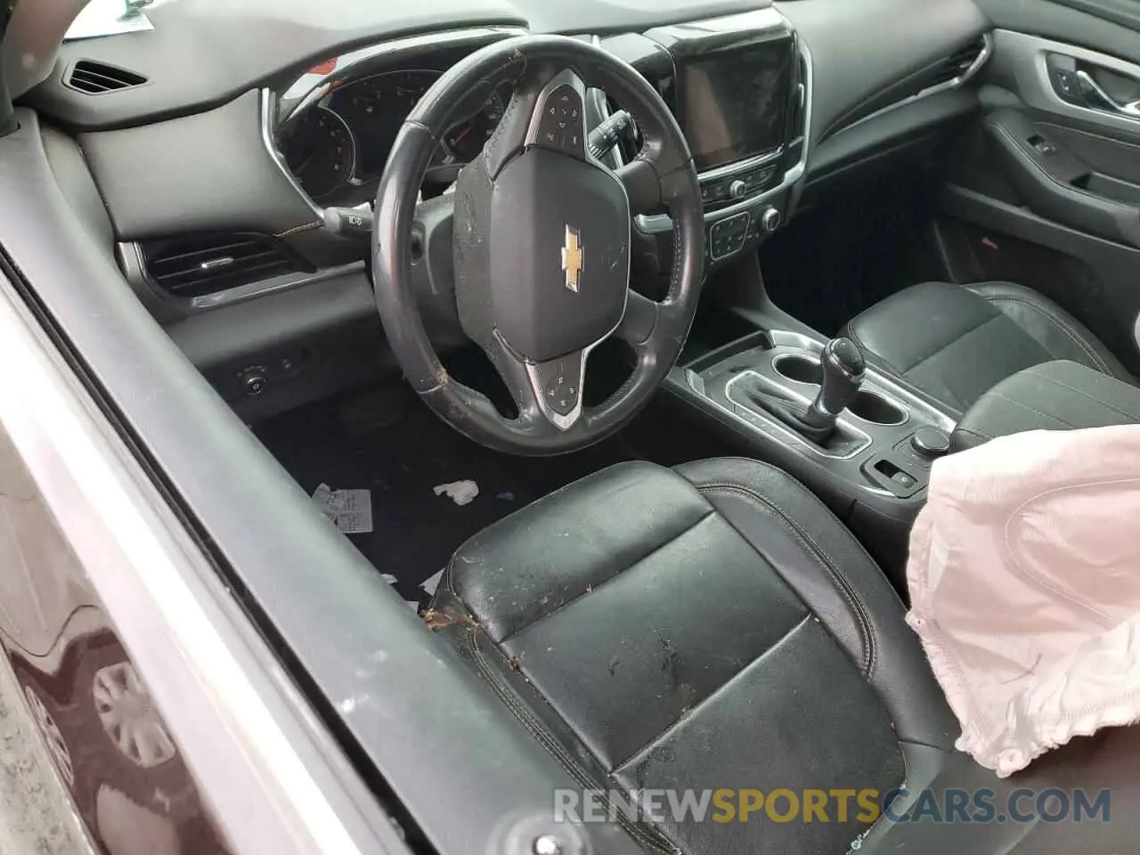 8 Photograph of a damaged car 1GNEVHKW6LJ105574 CHEVROLET TRAVERSE 2020