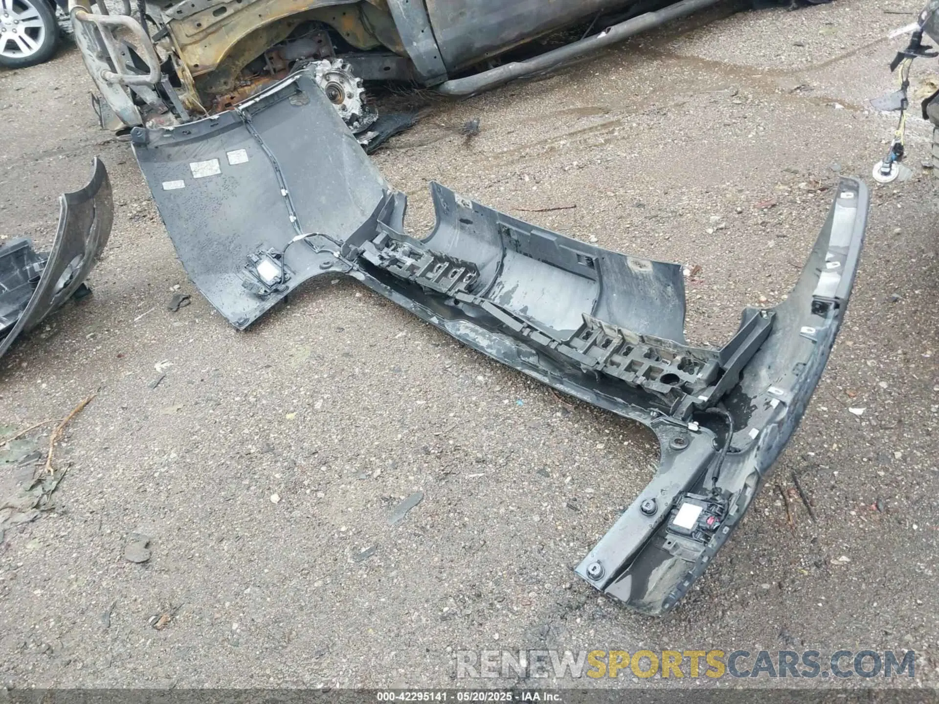 12 Photograph of a damaged car 1GNEVHKW6LJ215301 CHEVROLET TRAVERSE 2020